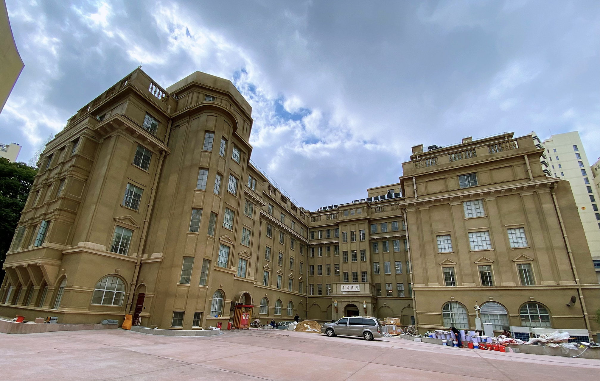 华东医院一号楼终于要揭开神秘面纱了 其实,华东医院一号楼老楼就是旧