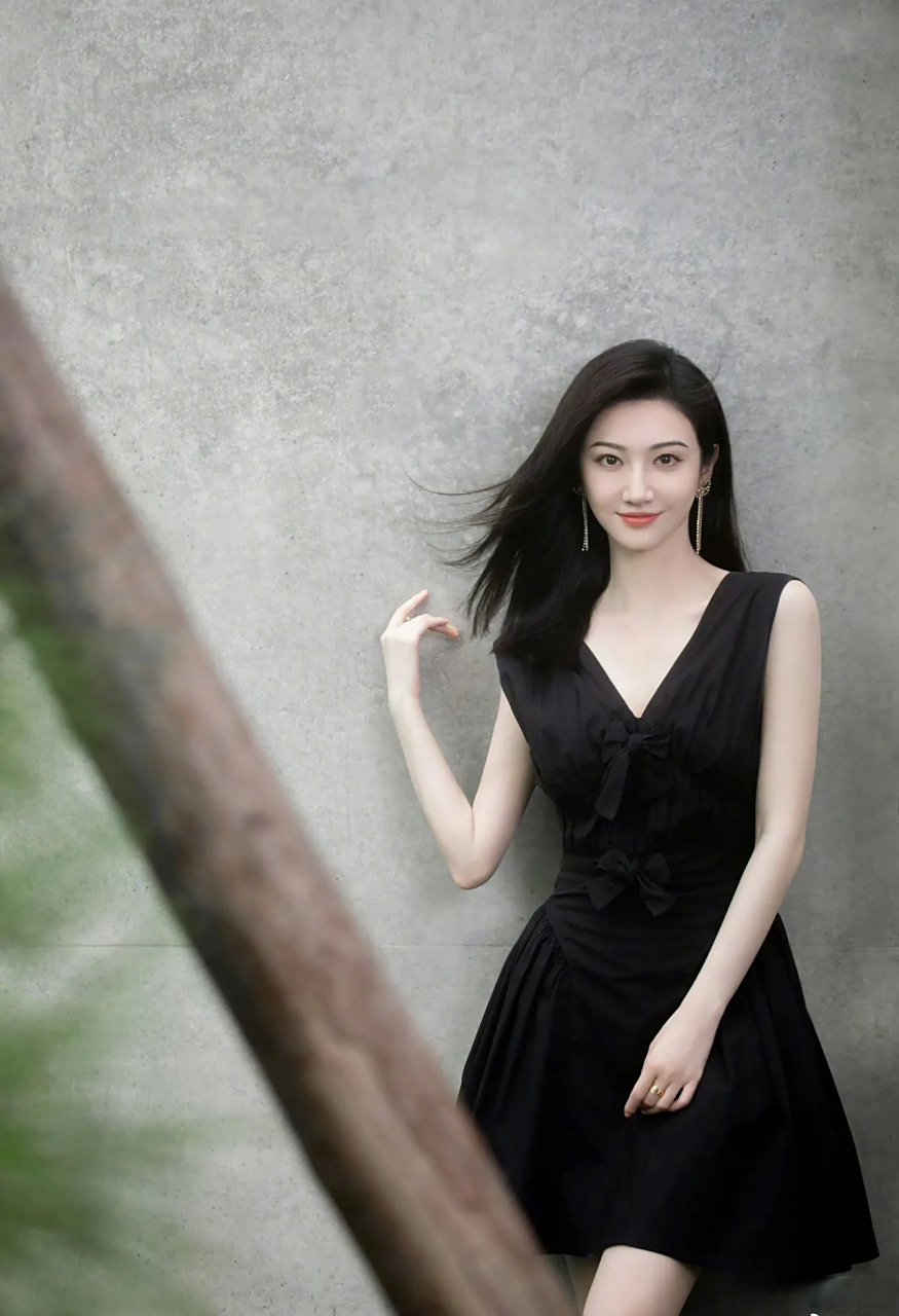 景甜黑色礼服裙照片 女人味十足,性感冷艳娇俏,优雅无敌!