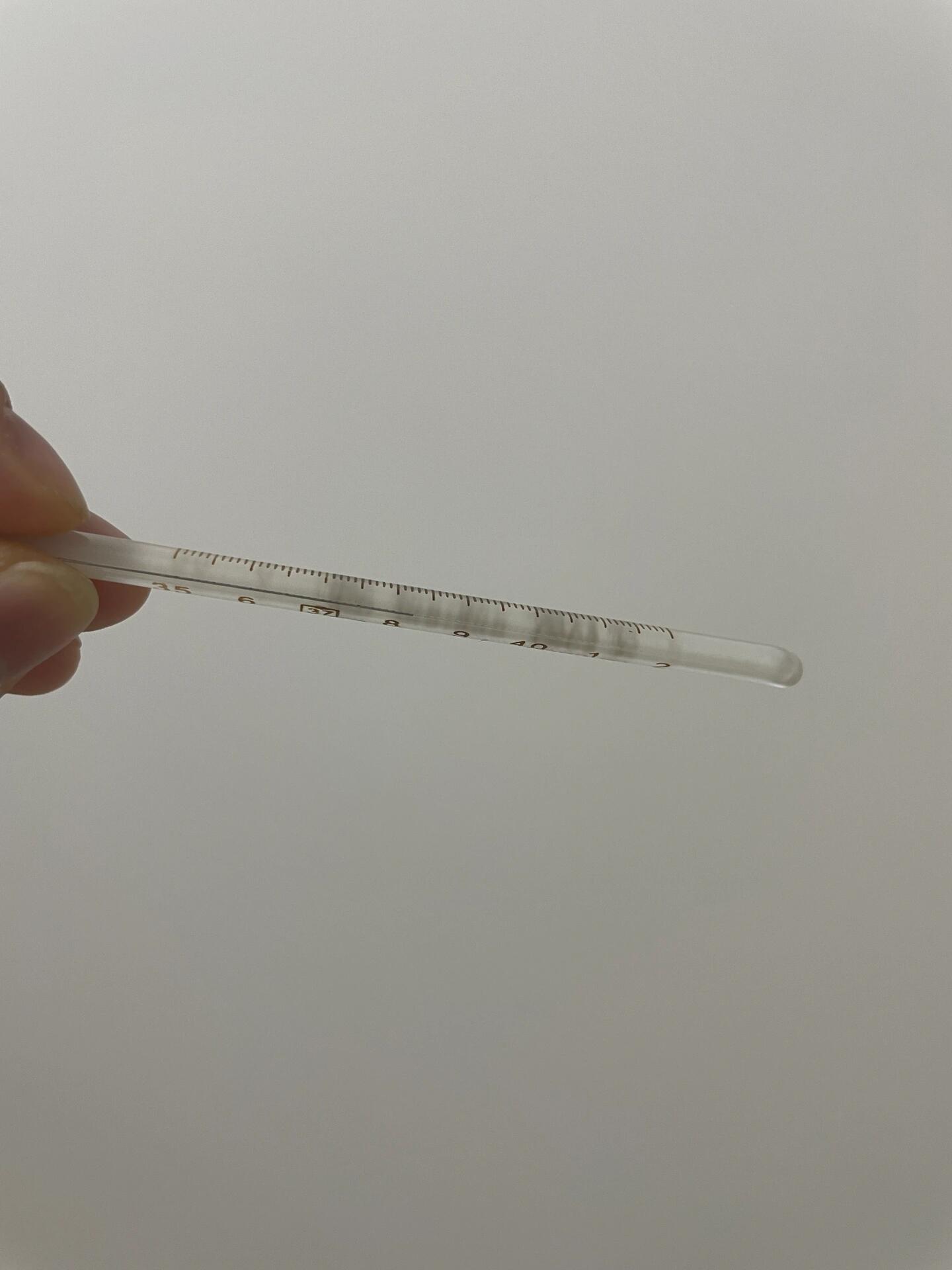 day2:上午嗓子干疼,量体温正常.