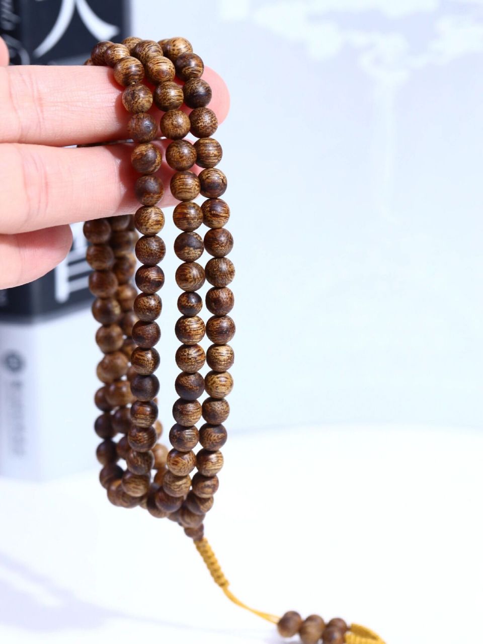 芽庄白奇楠沉香手串 产地:越南芽庄白奇楠 规格:6mm*108 重量:约15克