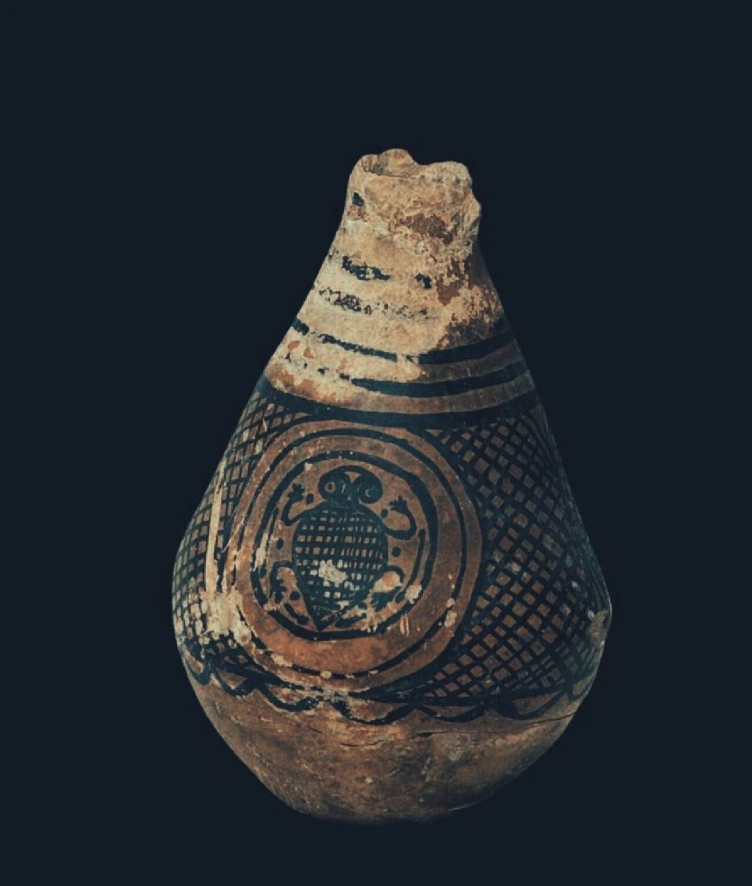 大地湾遗址 甘肃博物馆的人面彩陶罐出土于此