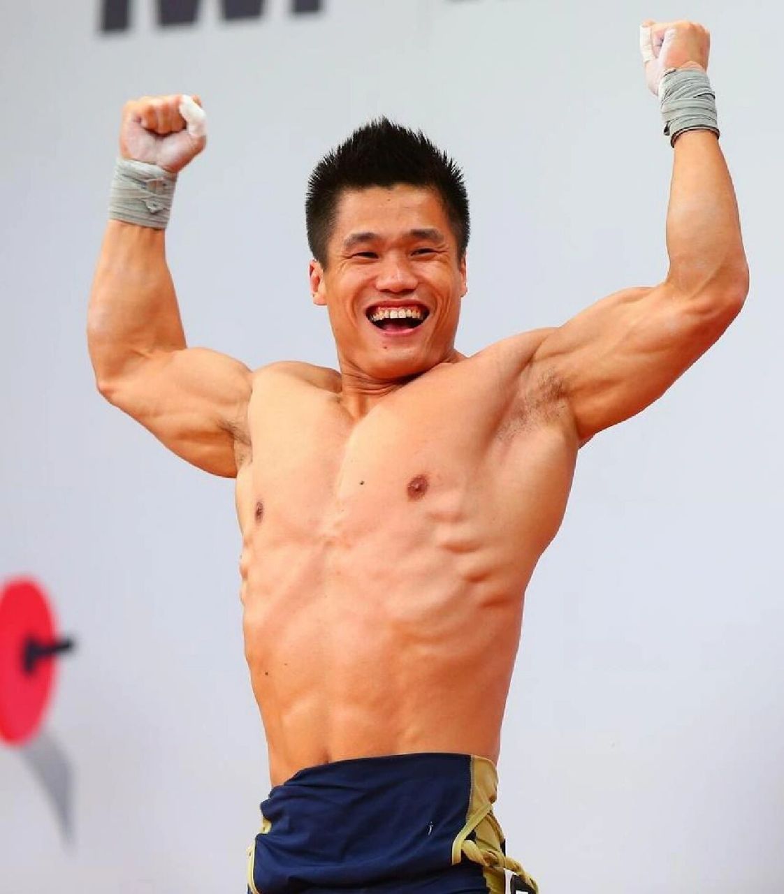 在欧美健身圈,吕小军就是顶流 举重是一项真正"力与美的结合"运动