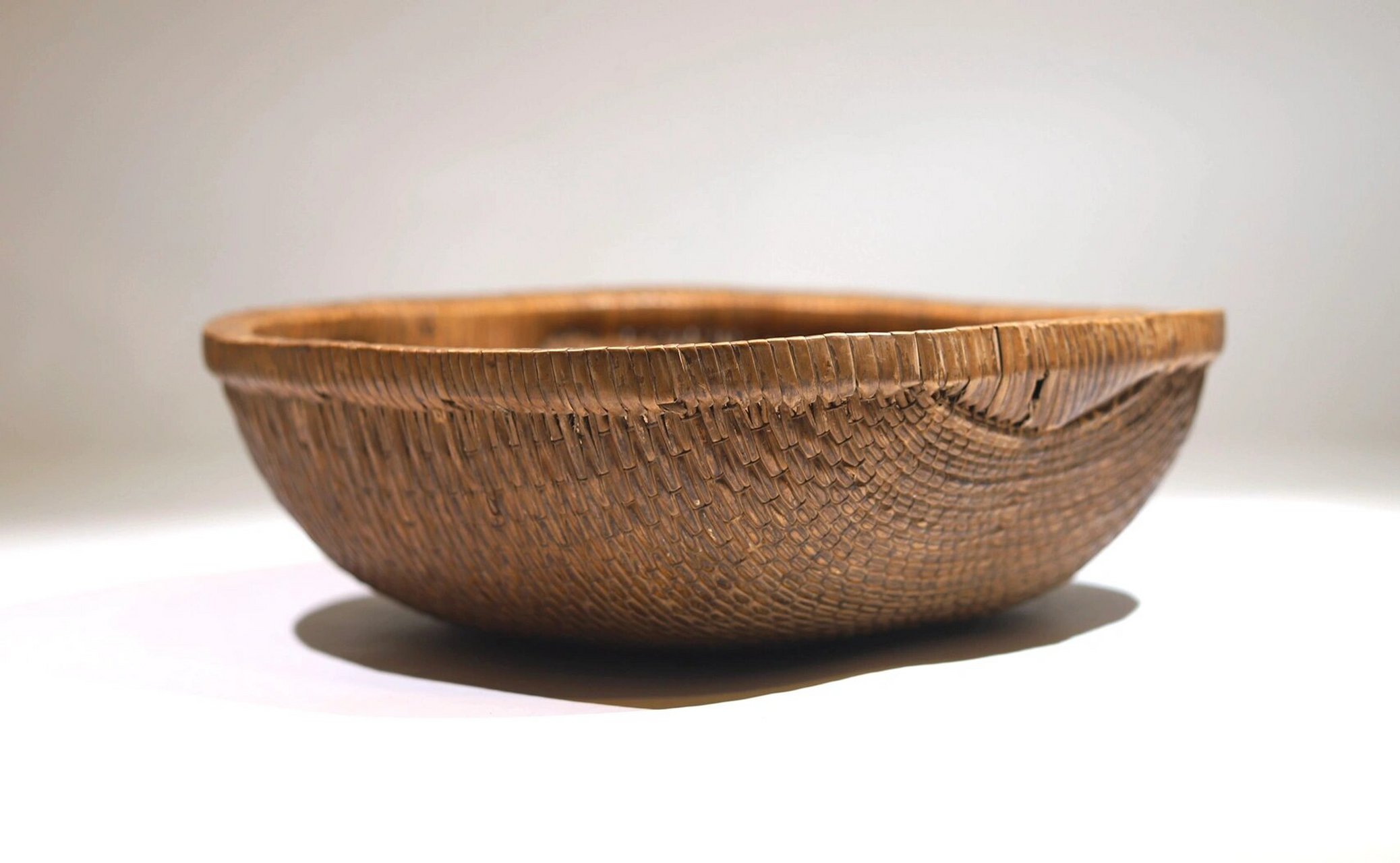 老柳编笸箩 原皮壳.编织精巧,方器较少.长,宽35.8厘米,高12.5厘米.