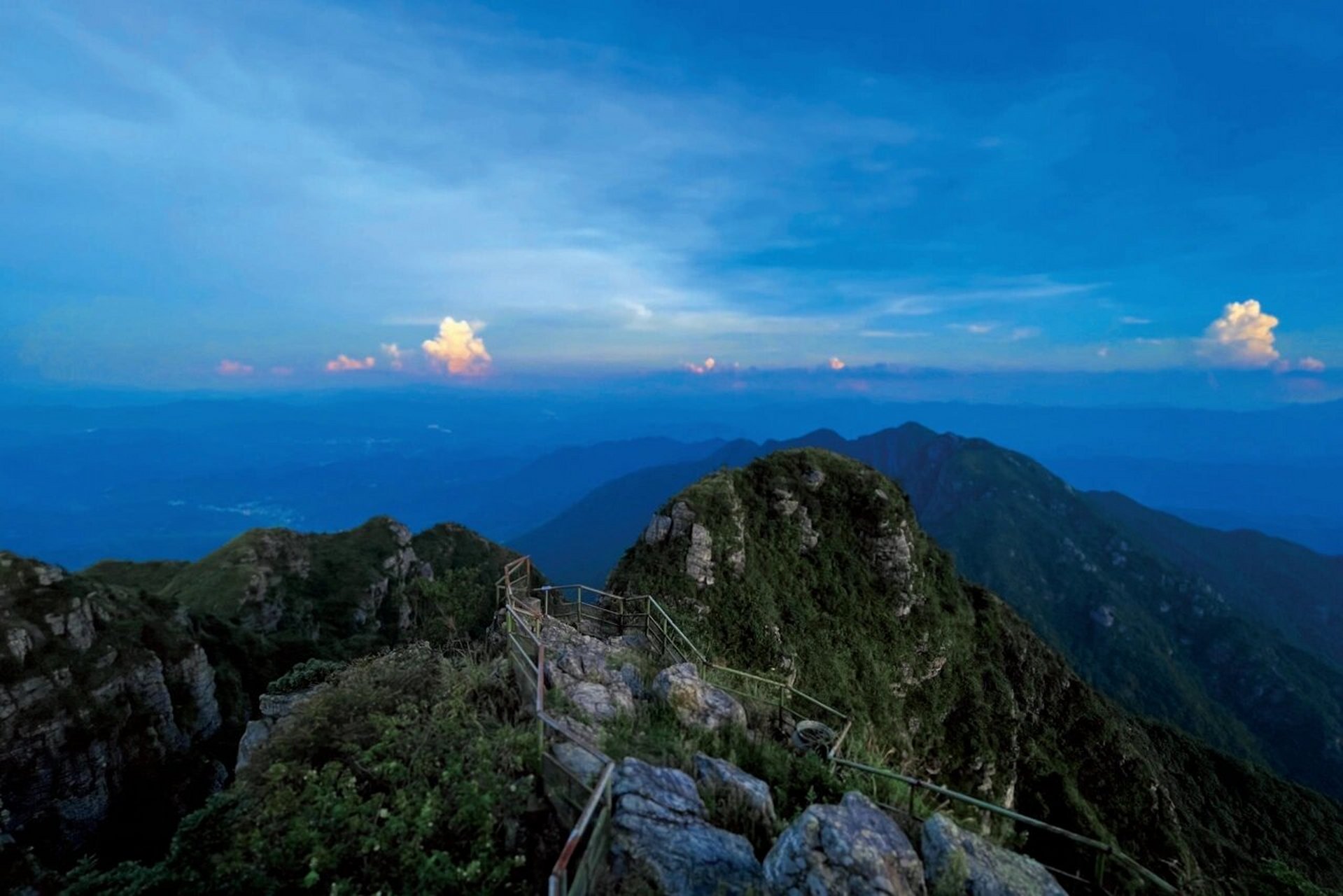 梅州/阴那山 地址7215梅县区雁洋镇 阴那山五指峰玉皇顶 云雾缭绕