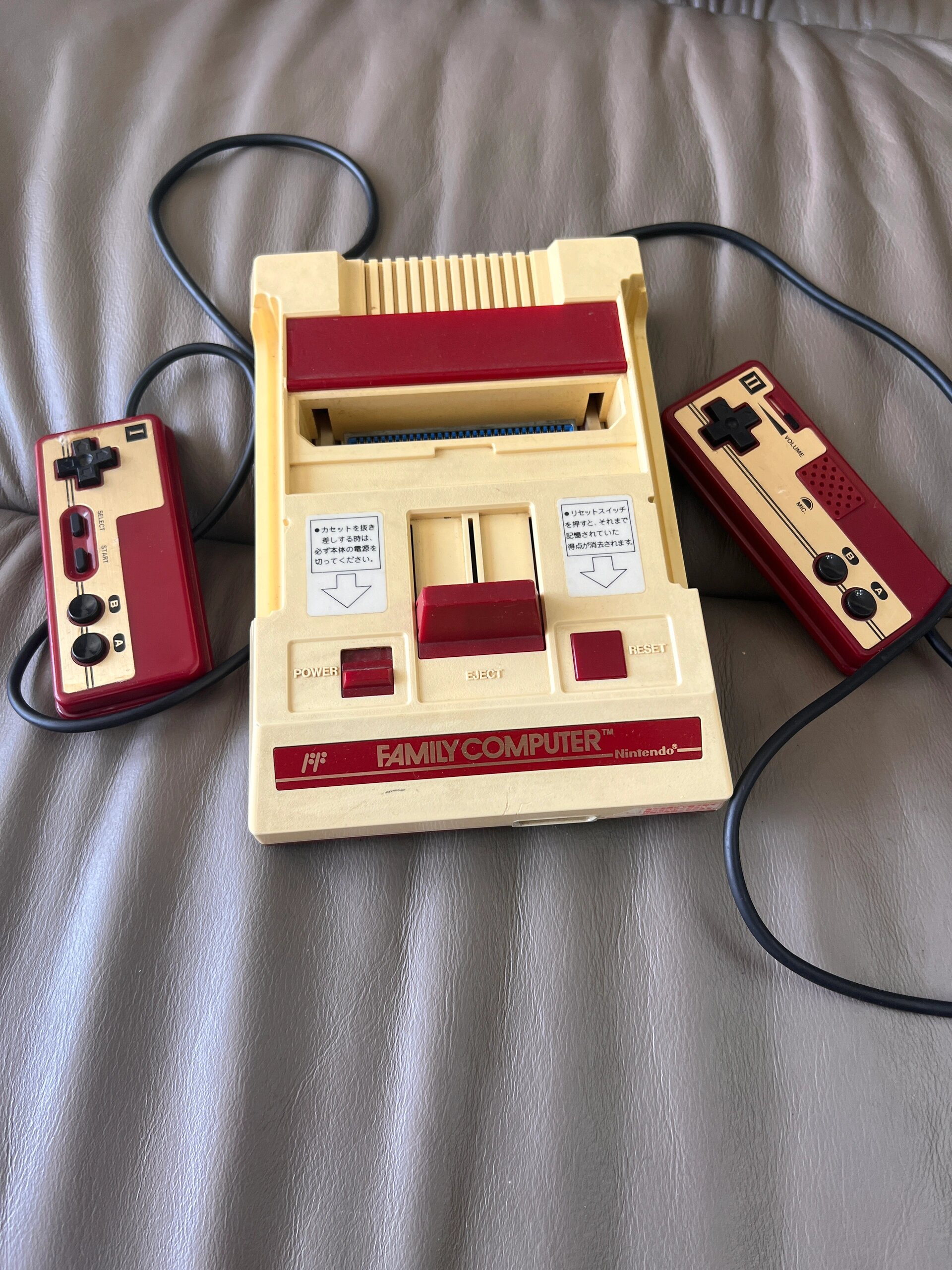 经典游戏机任天堂fc,红白游戏机