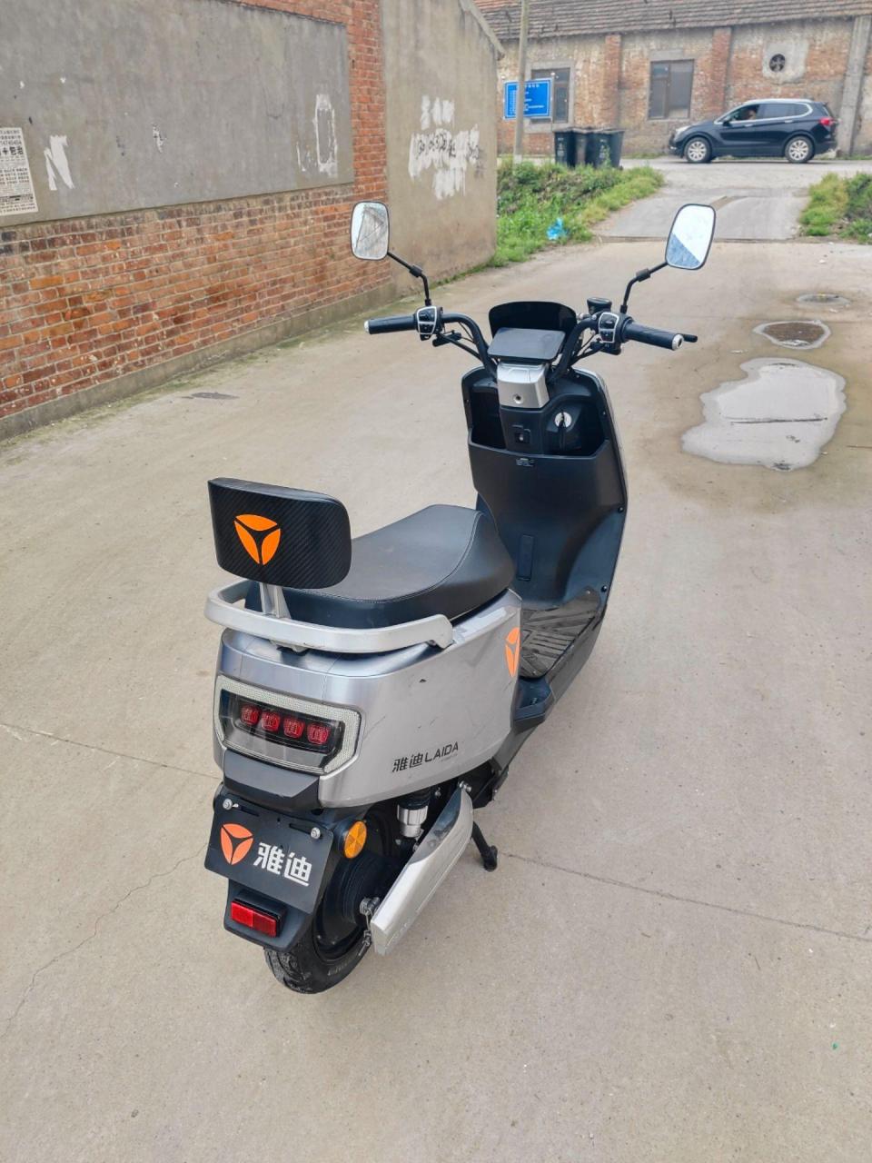 新到雅迪,72v32a,6块大电池,续航70公里,一年多的车子,有喜欢的老铁