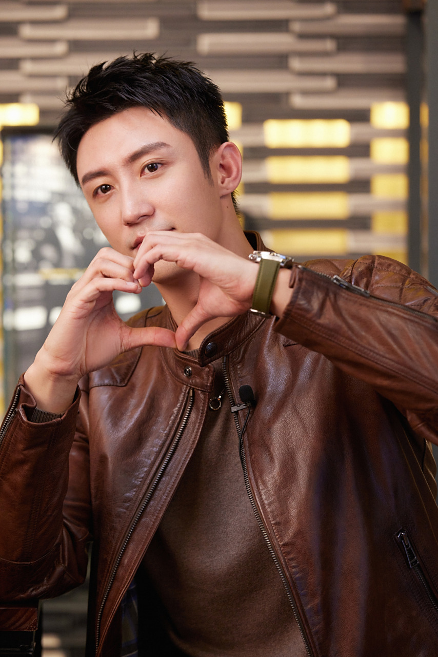 百年灵品牌代言人黄景瑜# 亮相breitling百年灵 天猫官方旗舰店