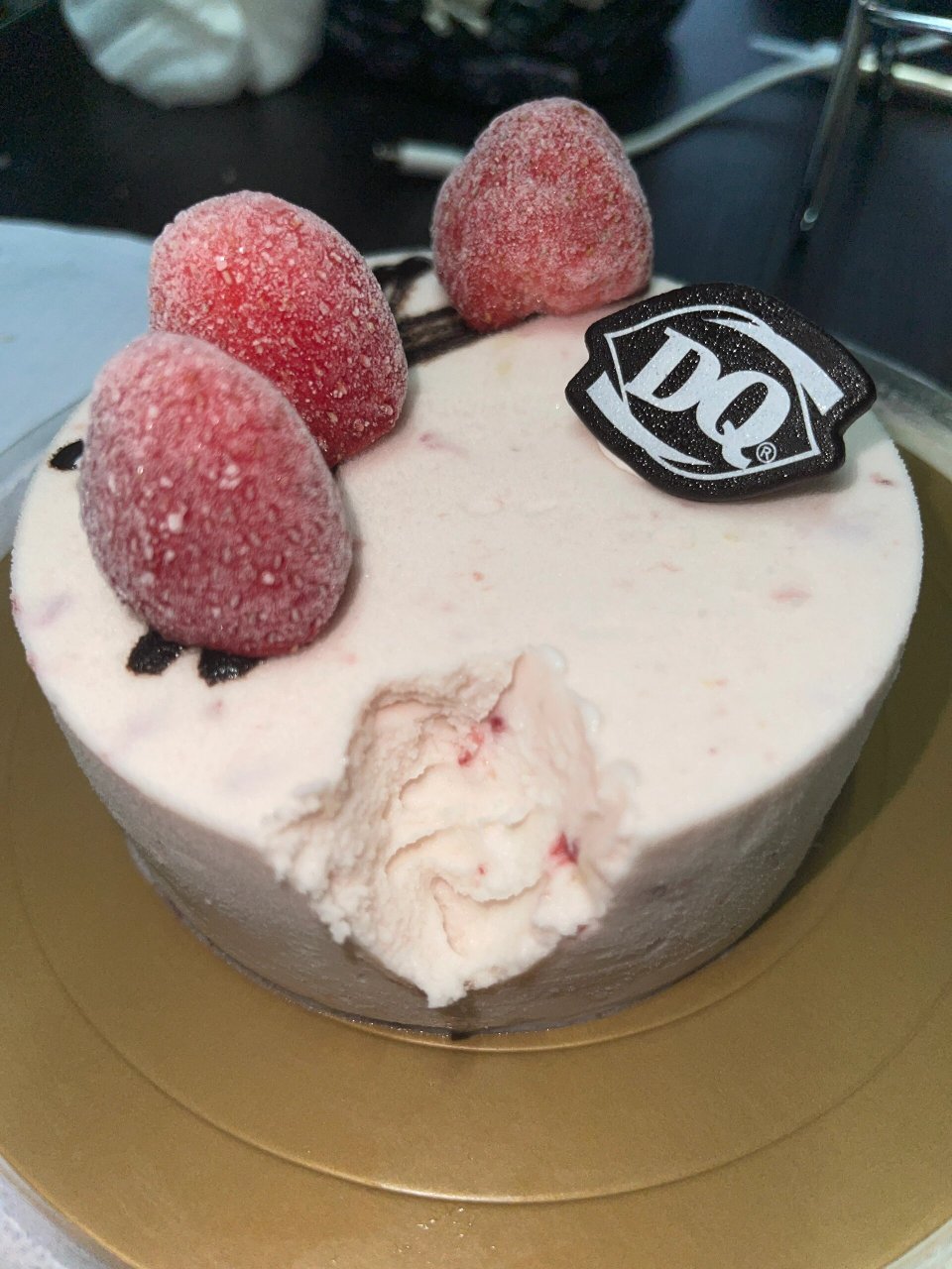 dq冰淇淋蛋糕之草莓芝士口味 昨天买了萌小咖口味的冰淇淋蛋糕 评论