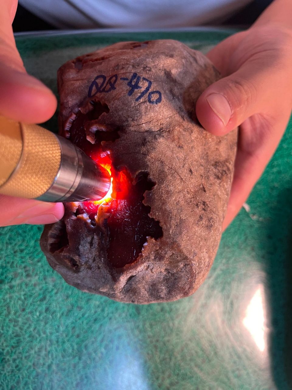 缅甸天然翡翠原石,红翡,稀有色