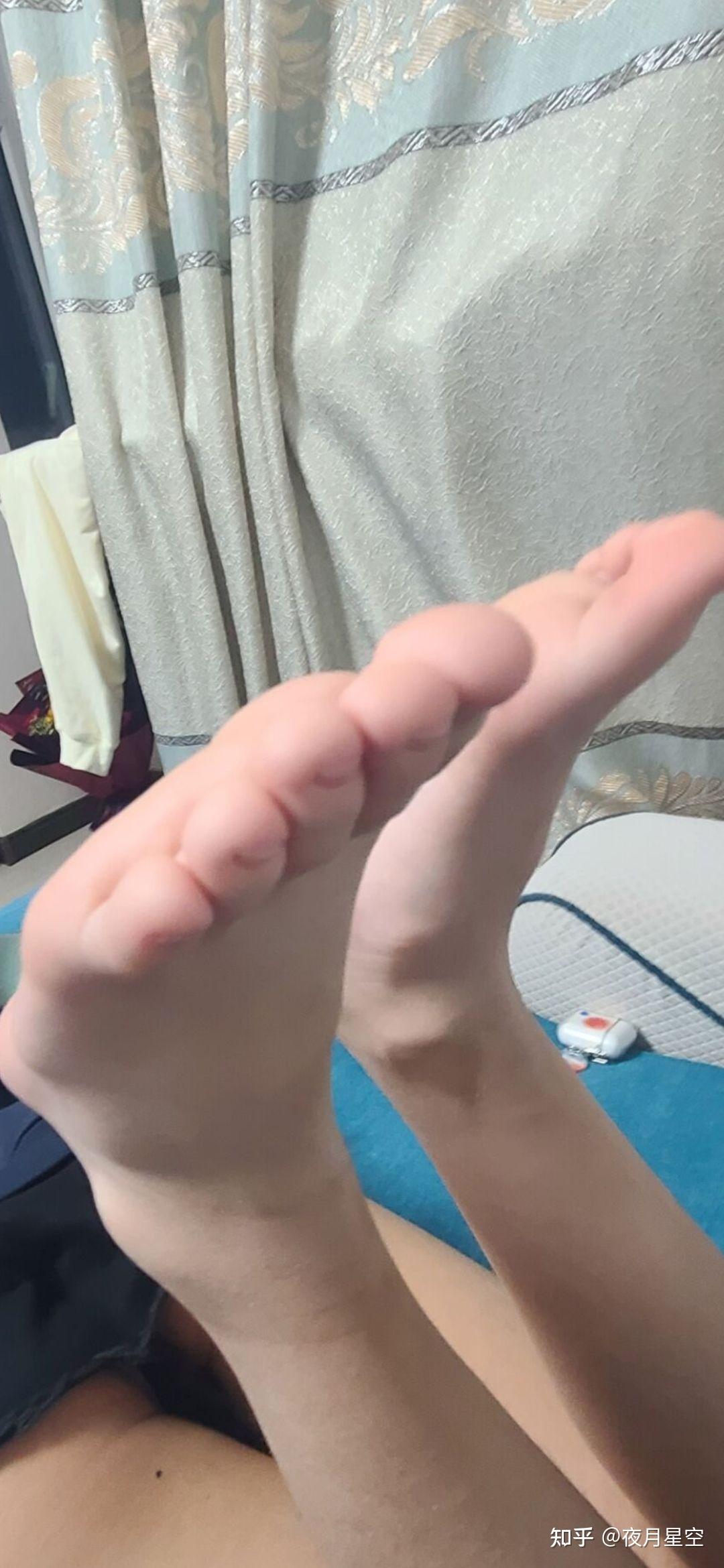 女生的脚怕痒嘛