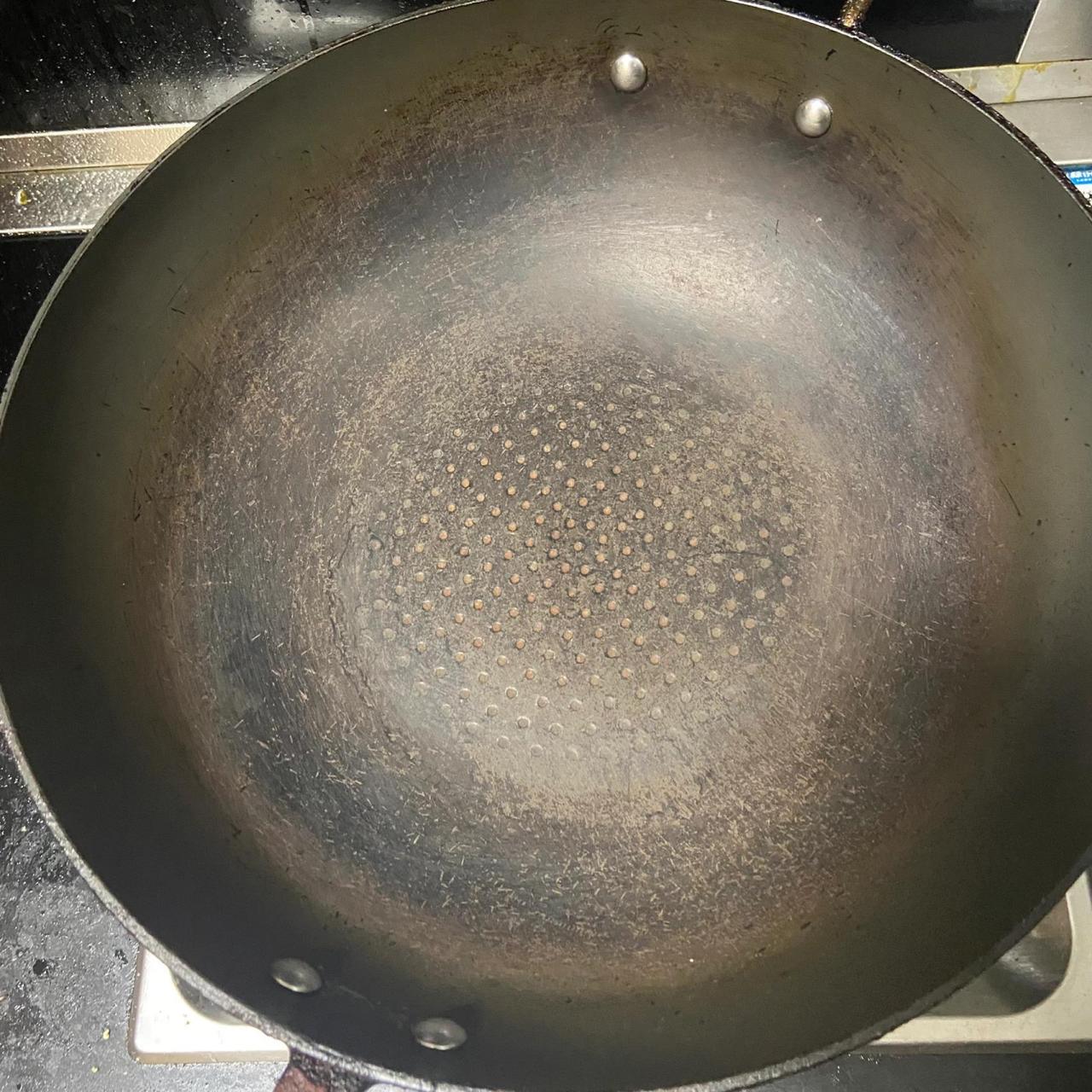 不粘锅涂层掉了,还能用吗 自从涂层脱落以后,巨粘 刷锅都是用的铁刷子