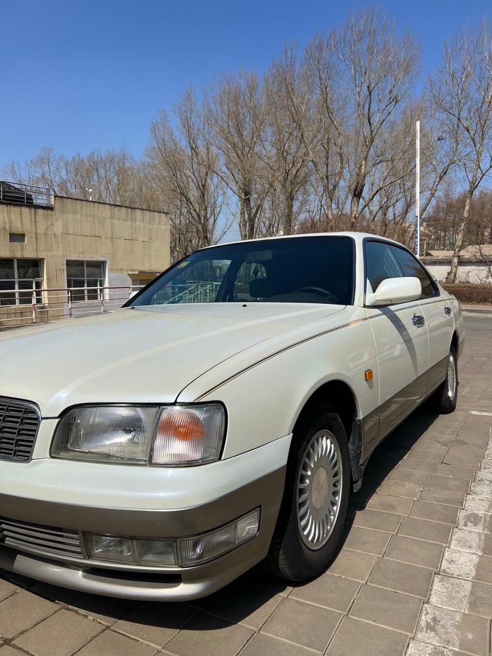 收藏级别 99年上户正规过户进口日产公爵王y33 3.0排量.经典无框车门.