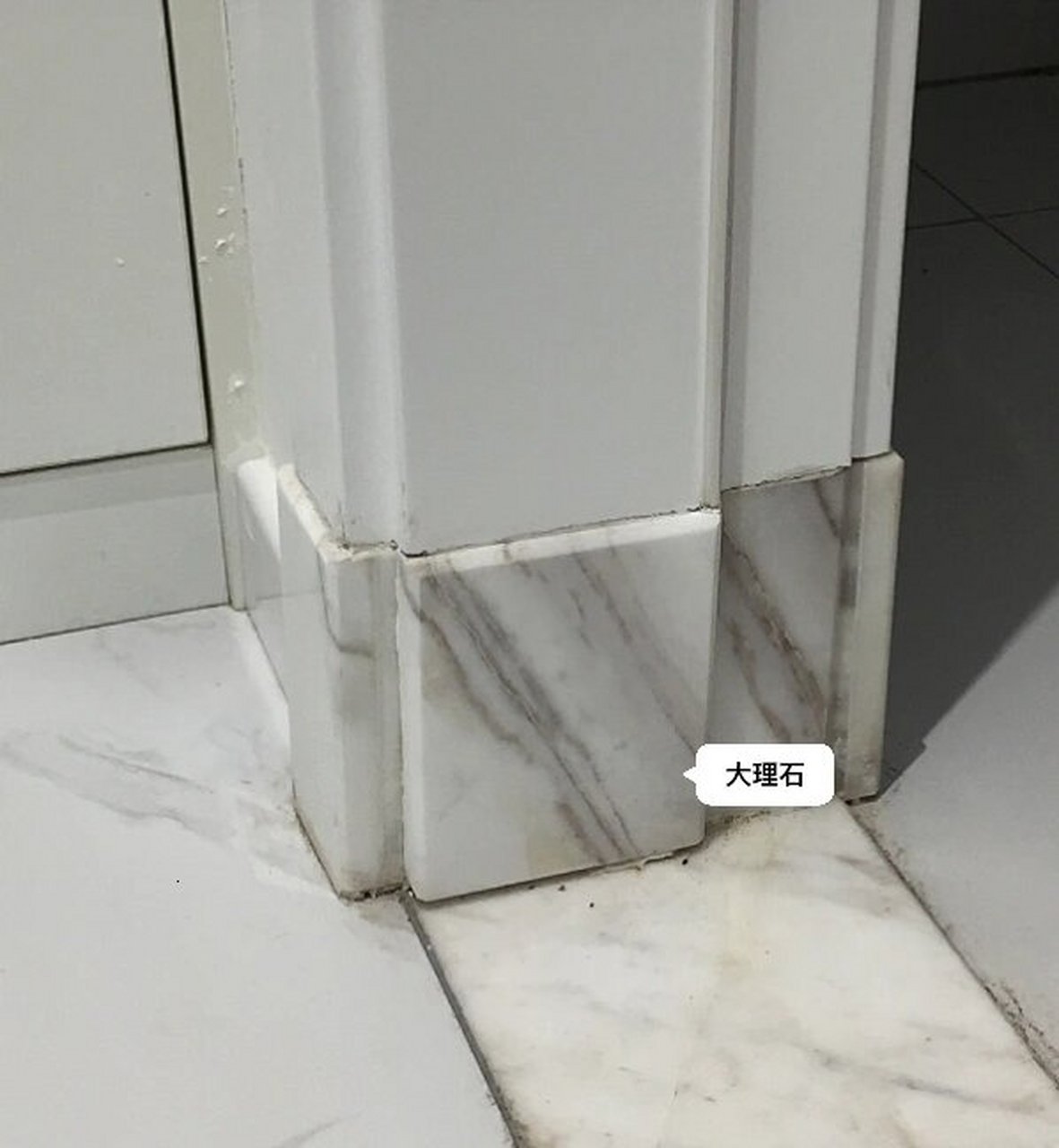 为什么建议门套的位置要做石材脚墩?