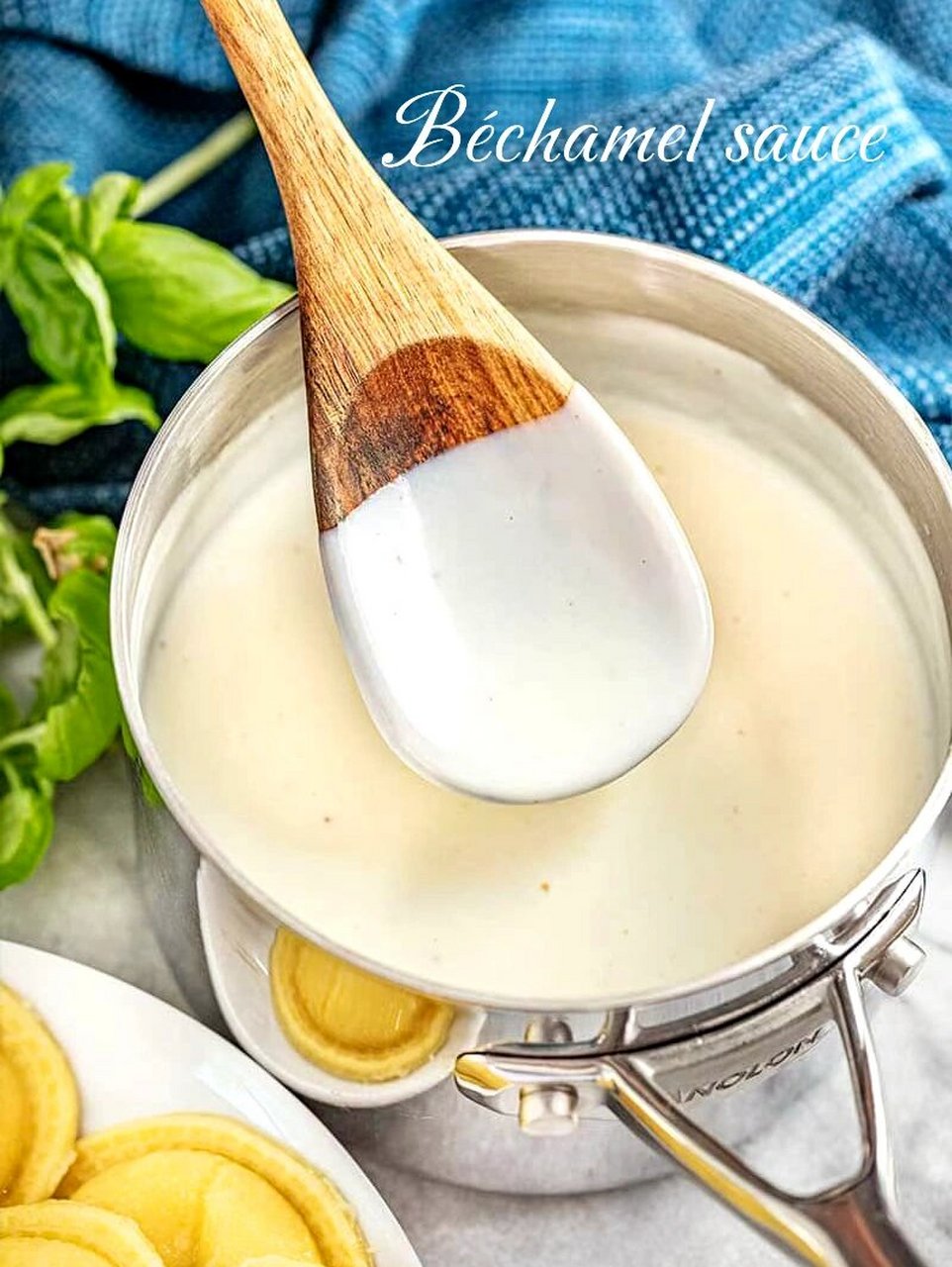 béchamel是一种标准的白色酱汁,也是法式古典烹饪的五大母酱汁之一