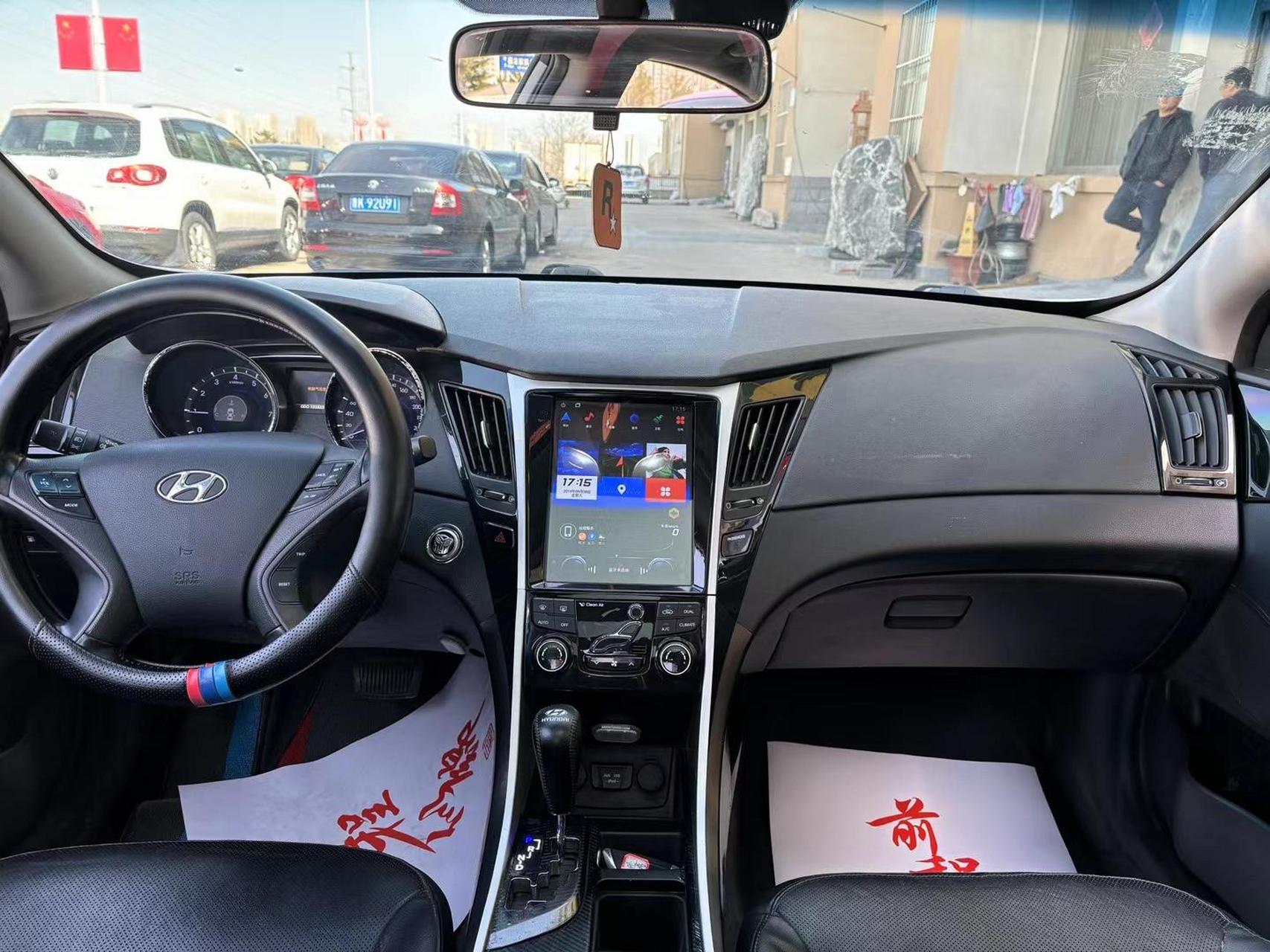 2014年现代索八,2.4排量 全景天窗,配置非常高,提速快,全款仅售3.x万