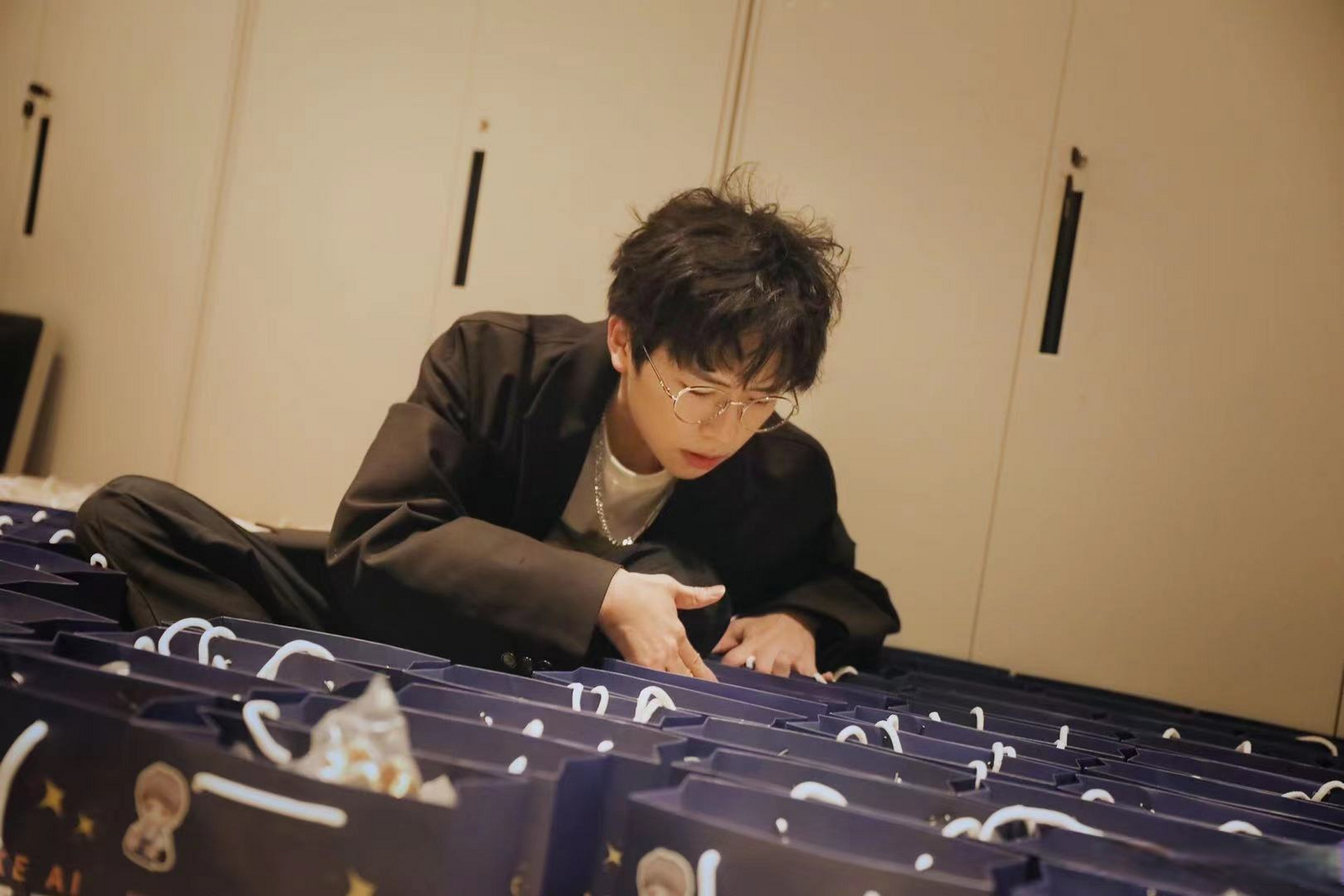 参演《我和我的父辈》的新人演员龚毅星,不仅根据电
