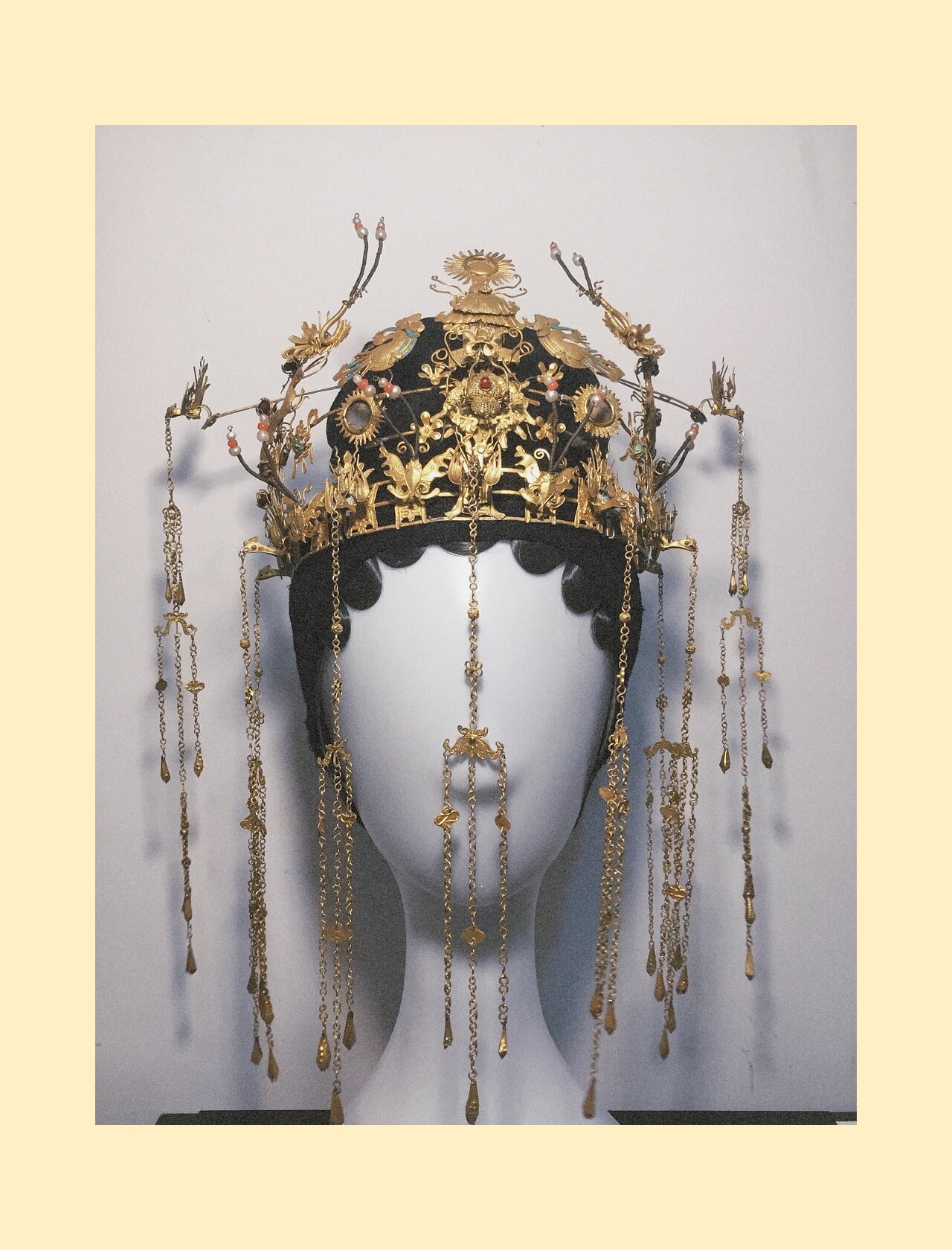 老奶奶的母亲传下来的清代凤冠 来自山西