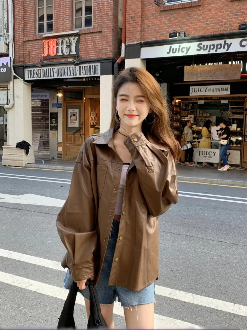 今年你买棕色皮衣了吗?