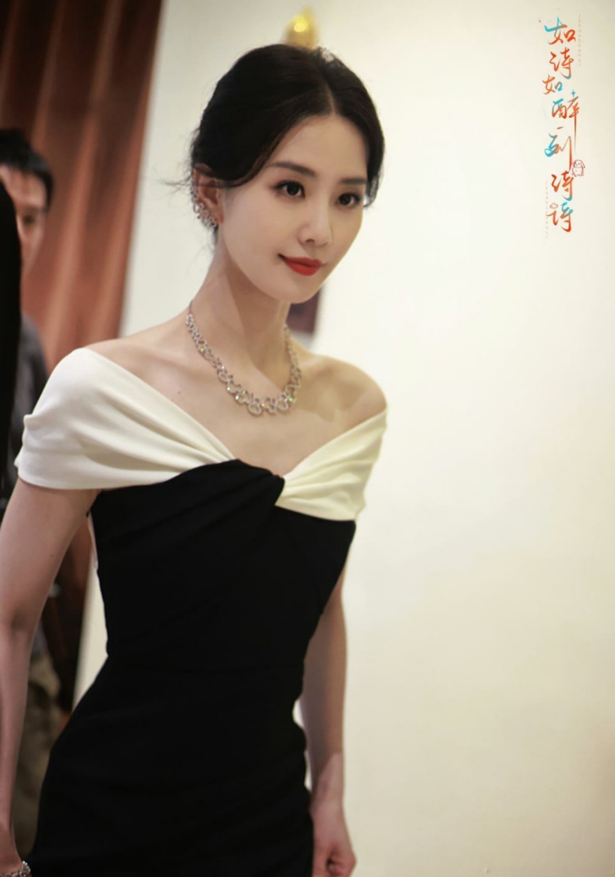 哇]      @刘诗诗任如意       @刘诗诗东方淮竹   刘诗诗可以做清冷