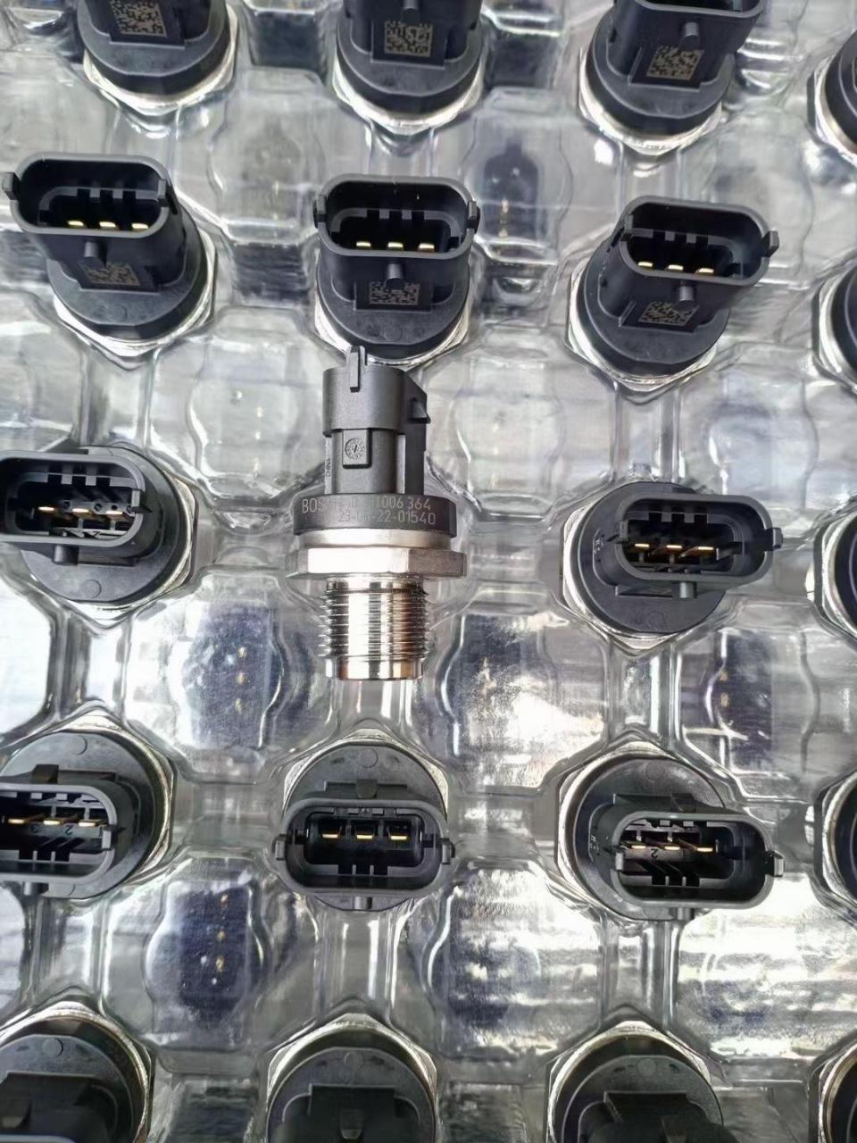 博世轨压传感器 0281006873 0281006372 0281006327 0281006364