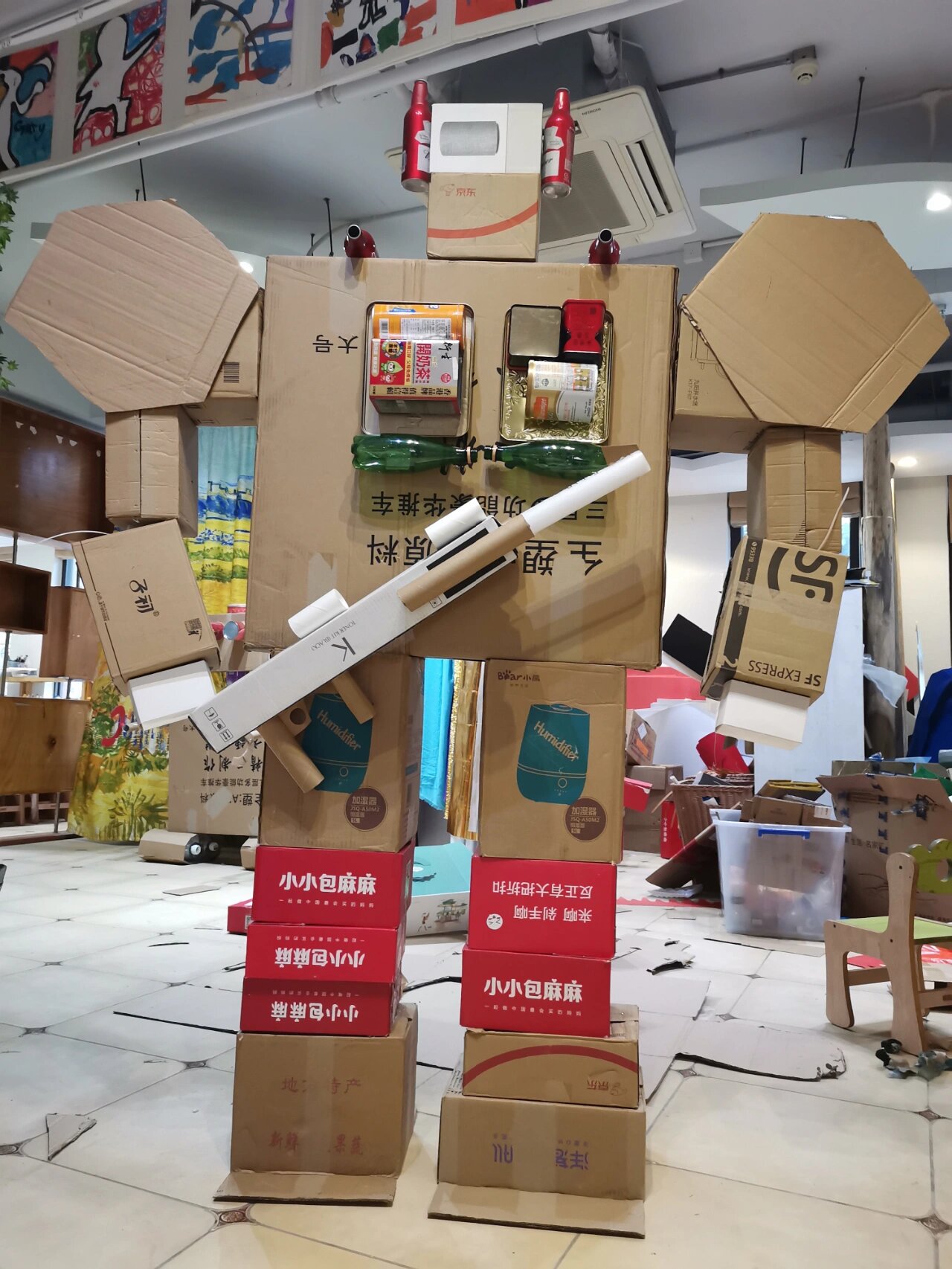 纸箱机器人的做法图解，纸箱机器人造型图片大全