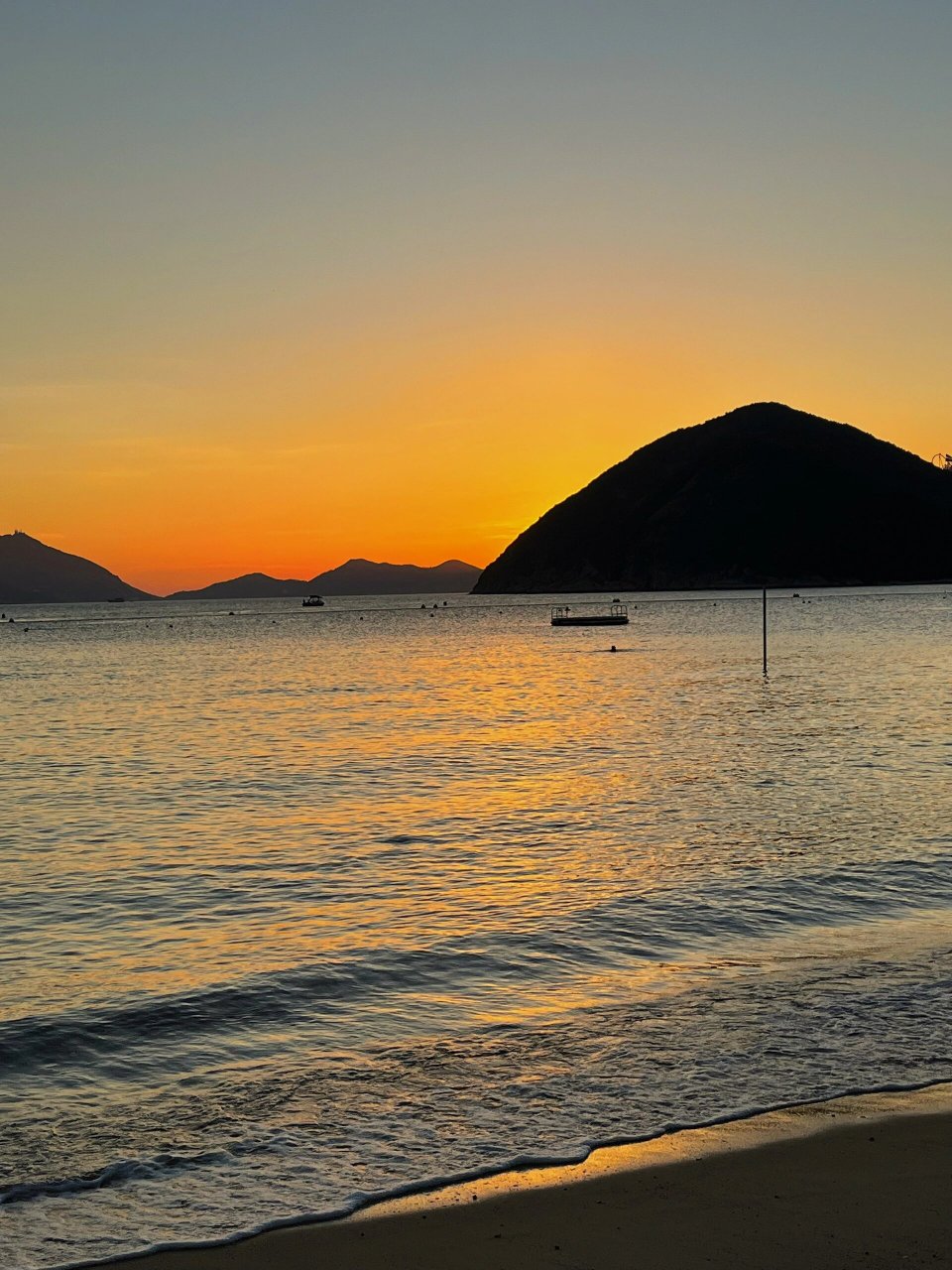 来香港绝对不能错过的绝美海滩 92这是香港赤柱的浅水湾海滩 天气好