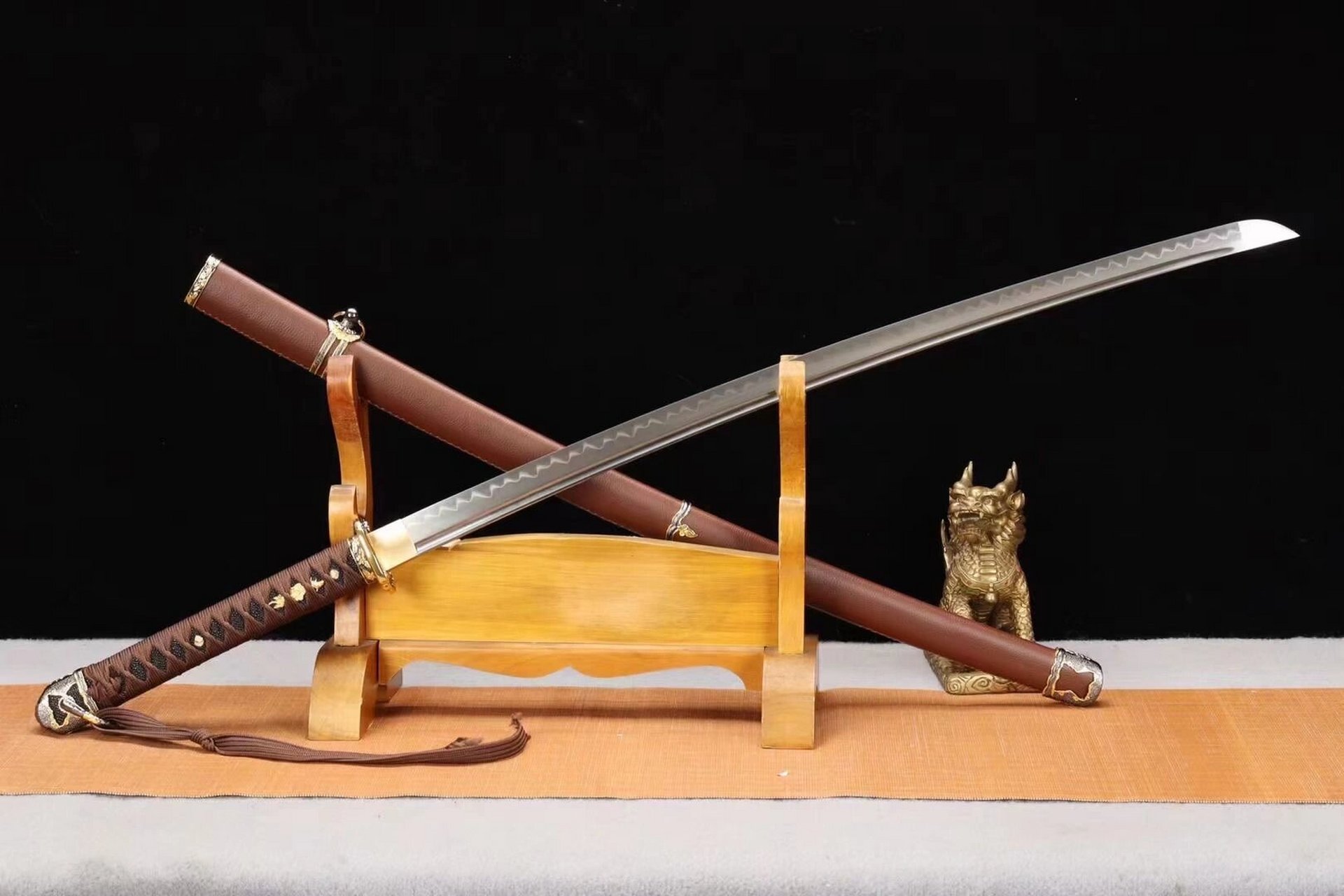 【武士军战】日本98式军佐官刀 26寸实木皮鞘t10全钢覆土烧刃 特点