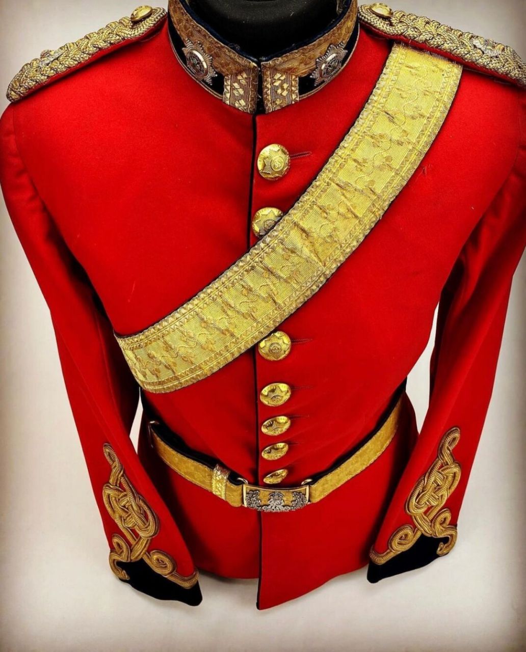 军事收藏:皇家爱尔兰龙骑兵军官礼服 第四(皇家爱尔兰)龙骑兵卫队军官