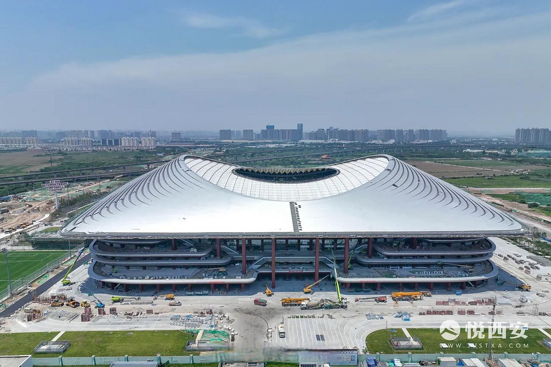 西安国际足球中心来了】西安国际足球中心目前已经进入到设备系统调试