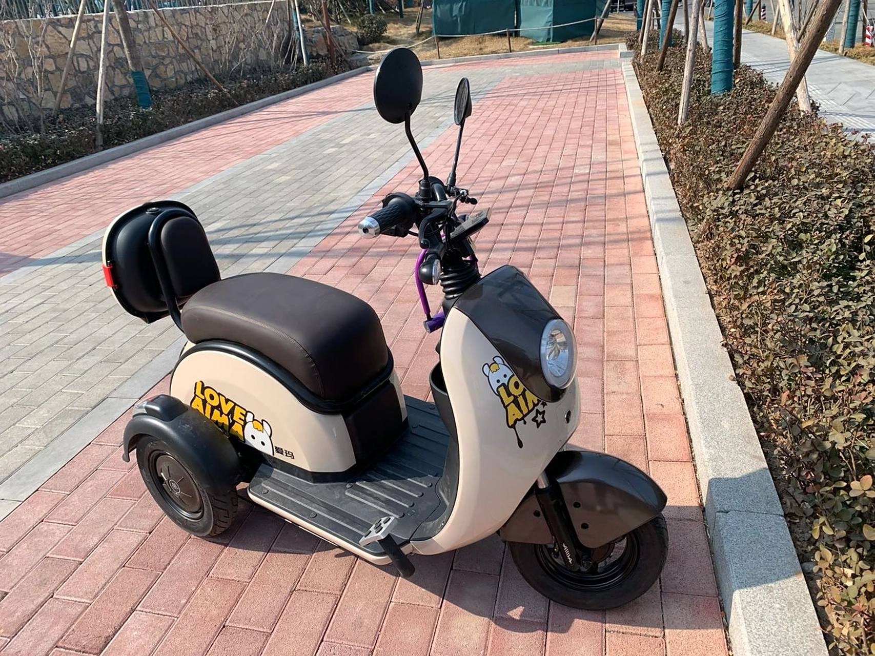 爱玛小三轮电动车~不用挂牌 nq2到手4000rmb 非常棒!