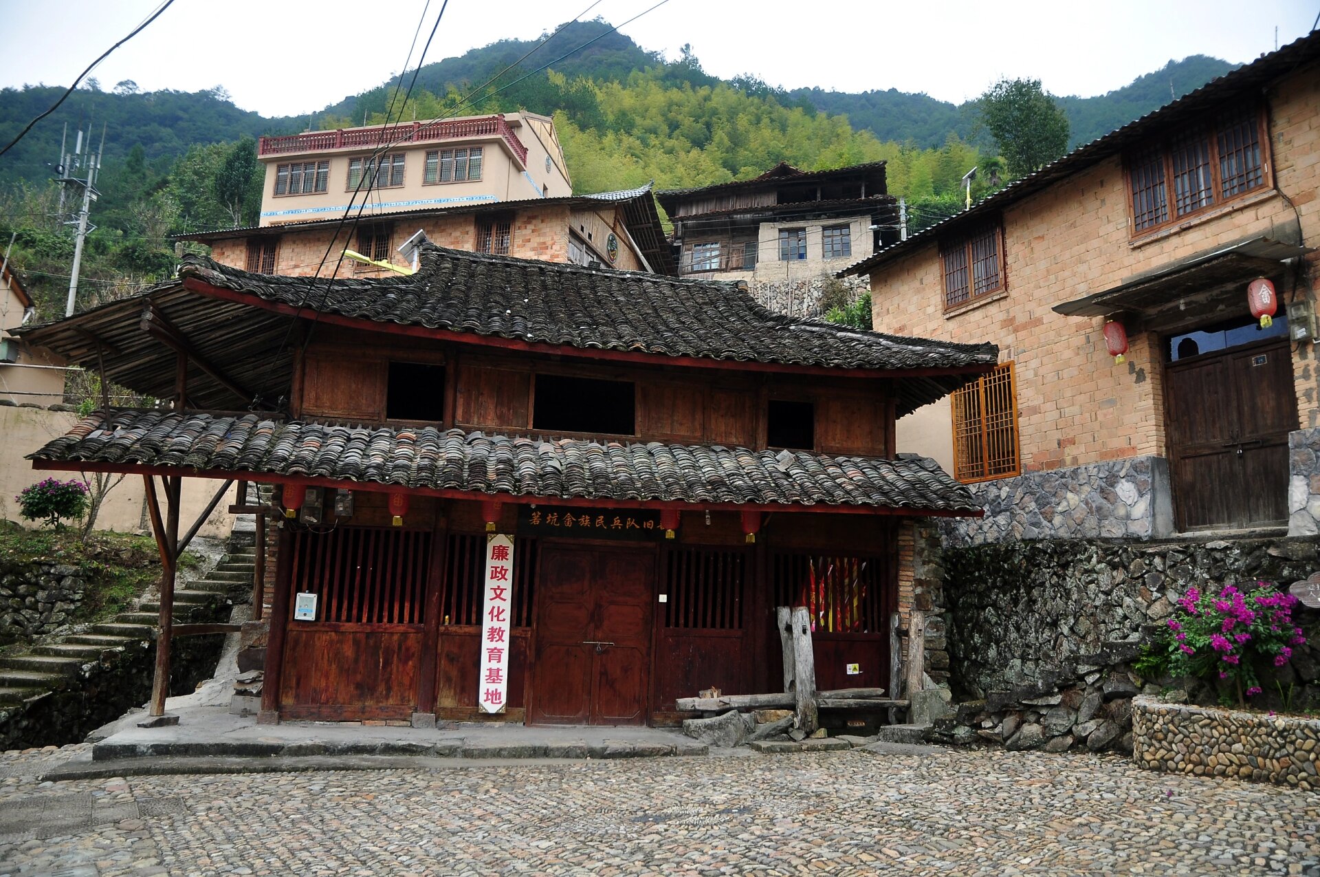 丽水之畲族箬坑村 箬坑村,位于青田县北山镇与景宁原陈村乡,是青田仅