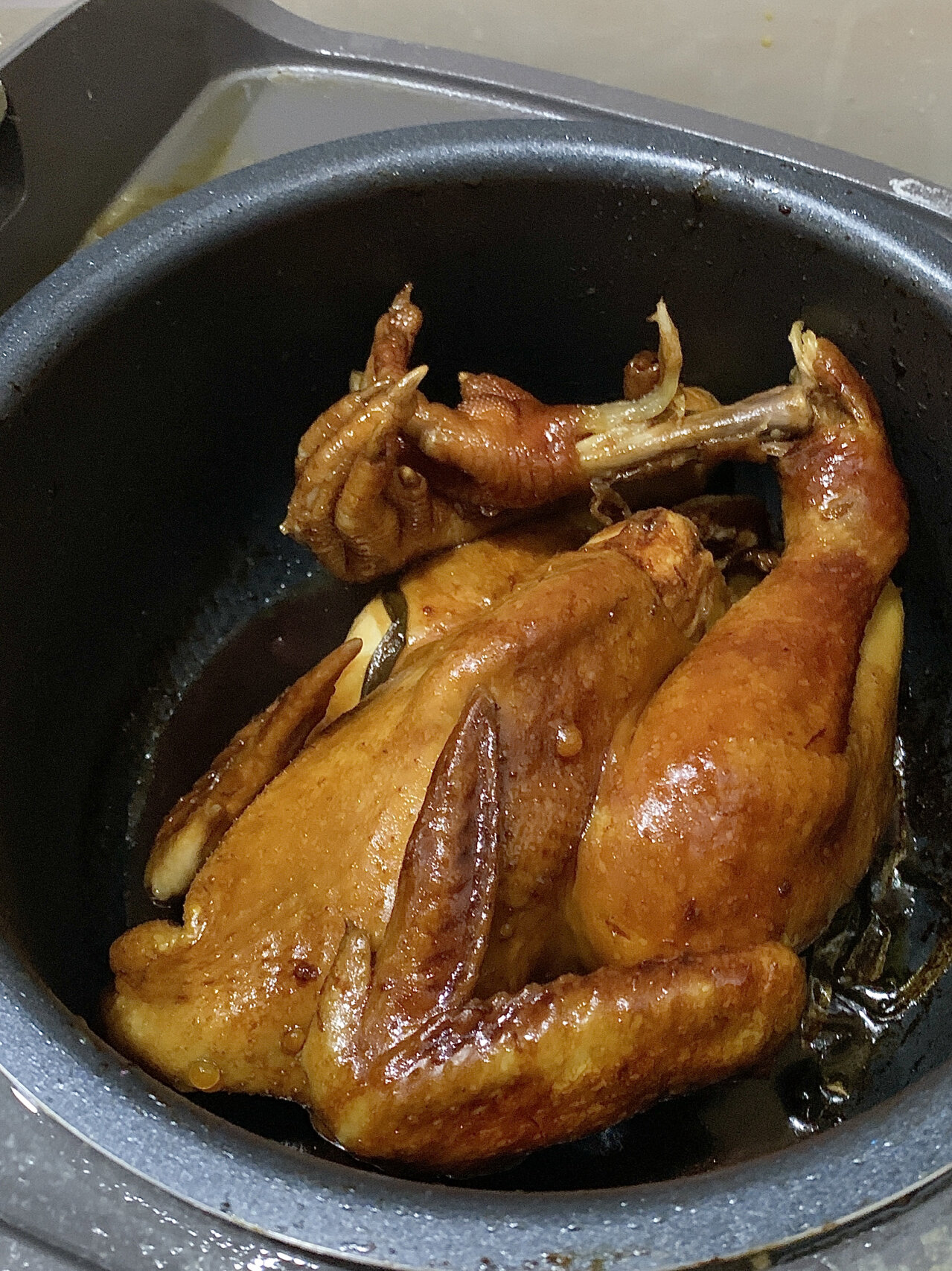 电饭煲豉油鸡 简单晚餐省时省力 鸡用盐焗鸡粉腌制一个小时左右