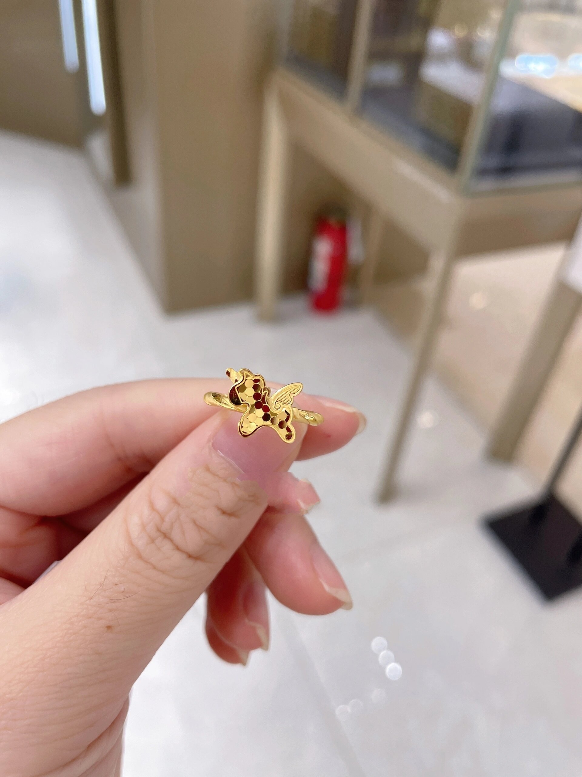 周大福独角兽戒指 实物更美