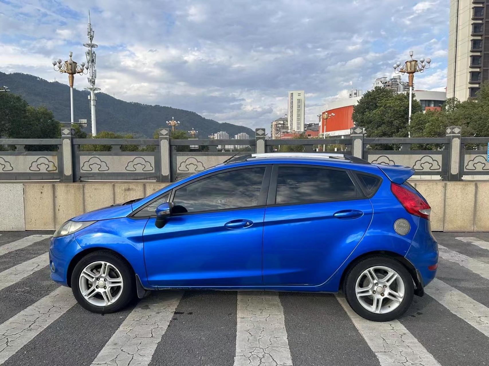 福特嘉年华 两厢小钢炮 自动挡车型.1.