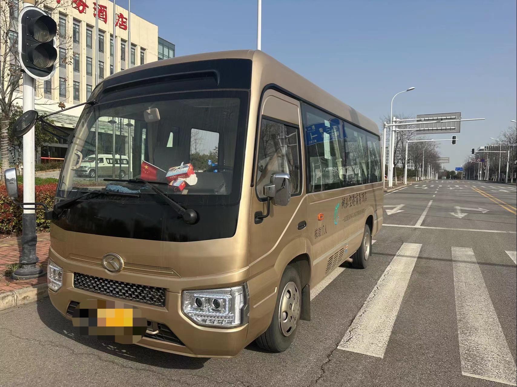 22年17座厦门金龙,非营运,玉柴国六环保,中型客车六档变速