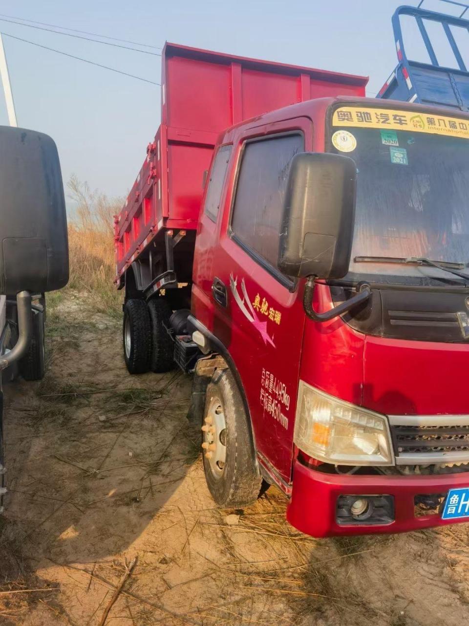 18年五征奥驰宏瑞.3m的工程,小翻斗儿.大红的颜色.700的轮胎.