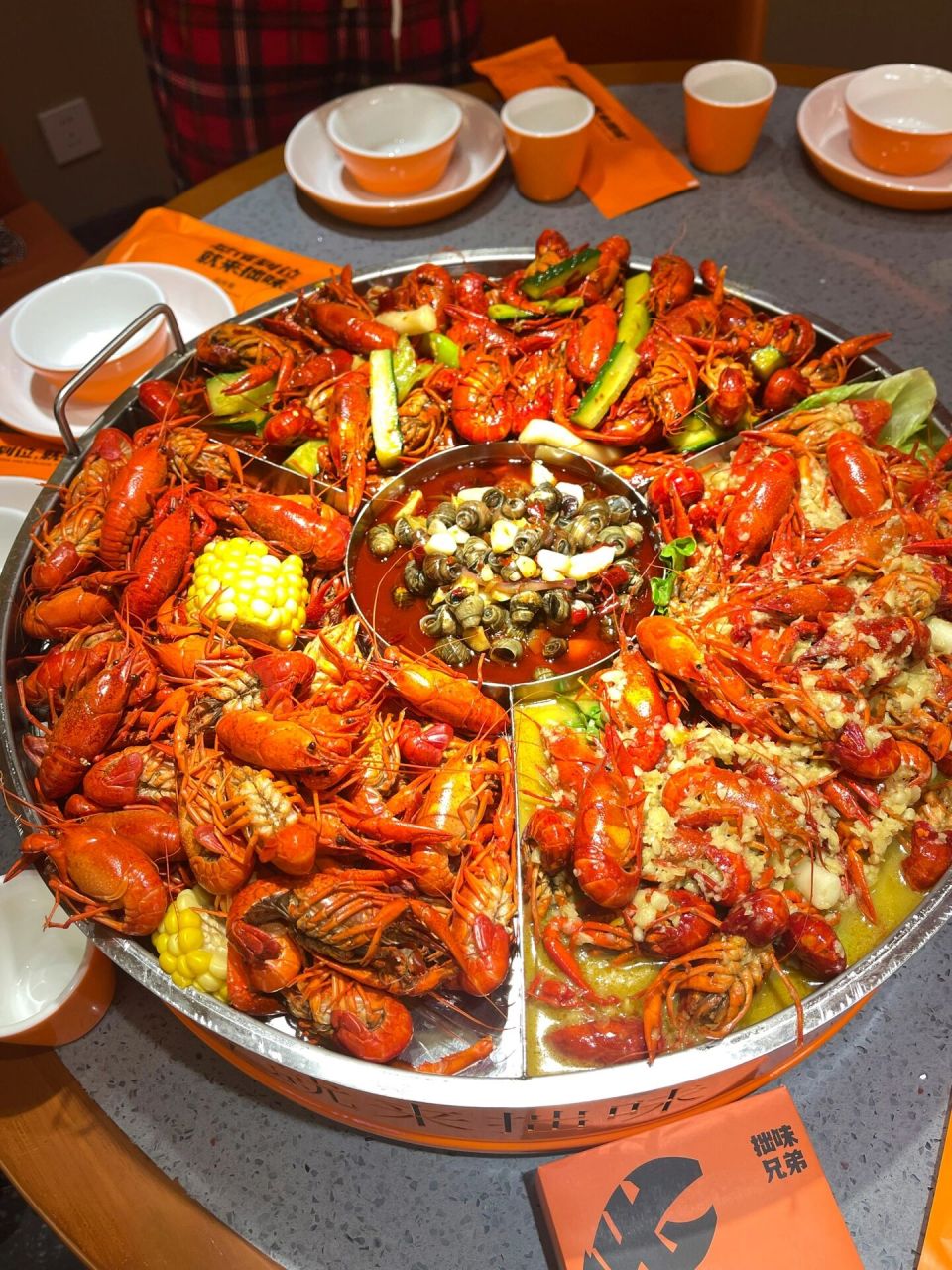 拙味兄弟龙虾总店 最近天气开始热起来了 快来约今年第一顿小龙虾吧