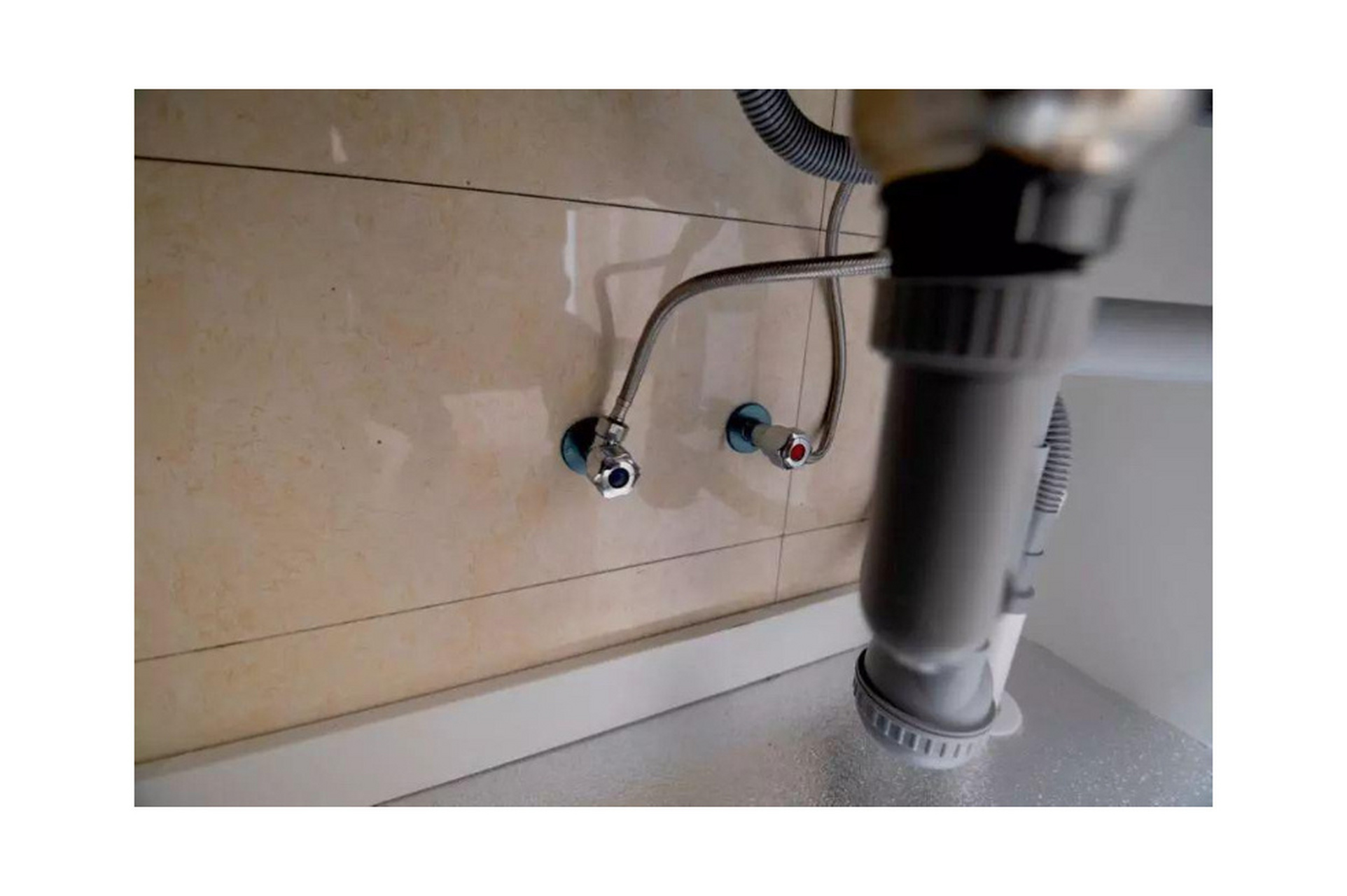 卫生间洗手盆漏水,检查一下这66615个地方 洗手台的使用率很高