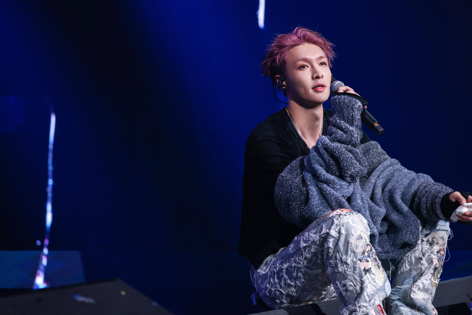 张艺兴2024世界巡演# 将澎湃的爱意交予captain lay张艺兴,在炙热的