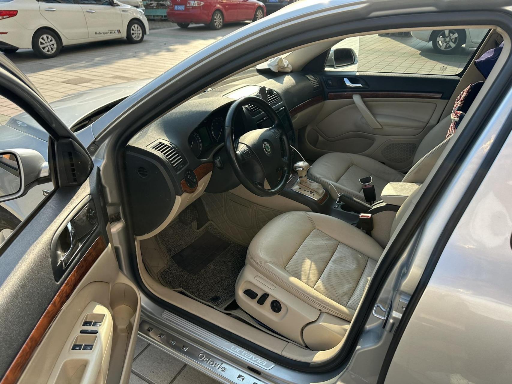 09年斯柯达明锐,自动带天窗 顶配带座椅通风,倒车影像,跑了10万多公里