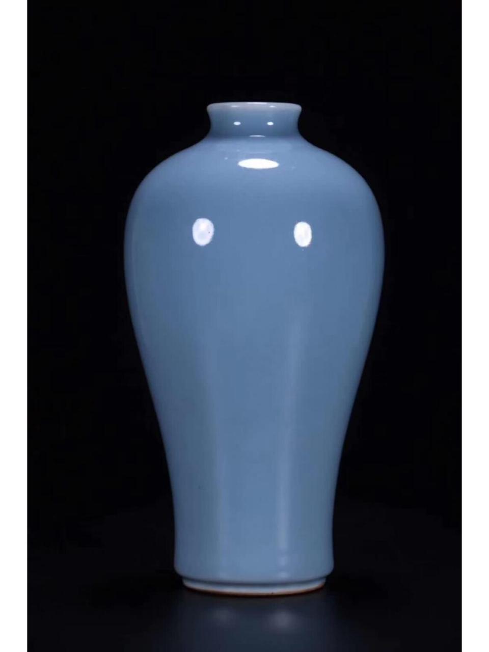 清代天青釉梅瓶,作为古玩艺术收藏品中的翘楚,以其独特的艺术魅力和