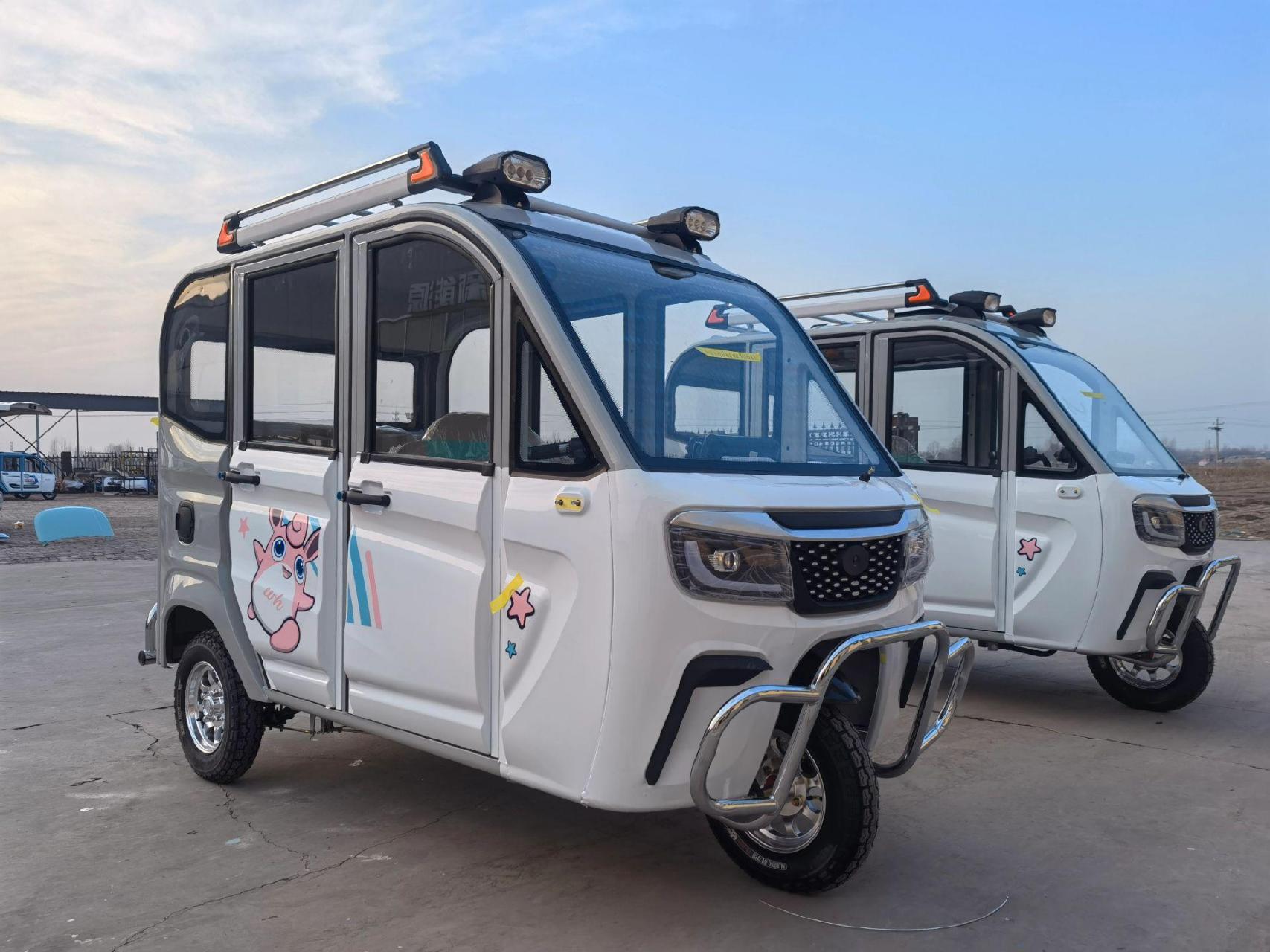国标五门四座全封闭电动三轮摩托车 外形尺寸/2395×1255×1645 轴距