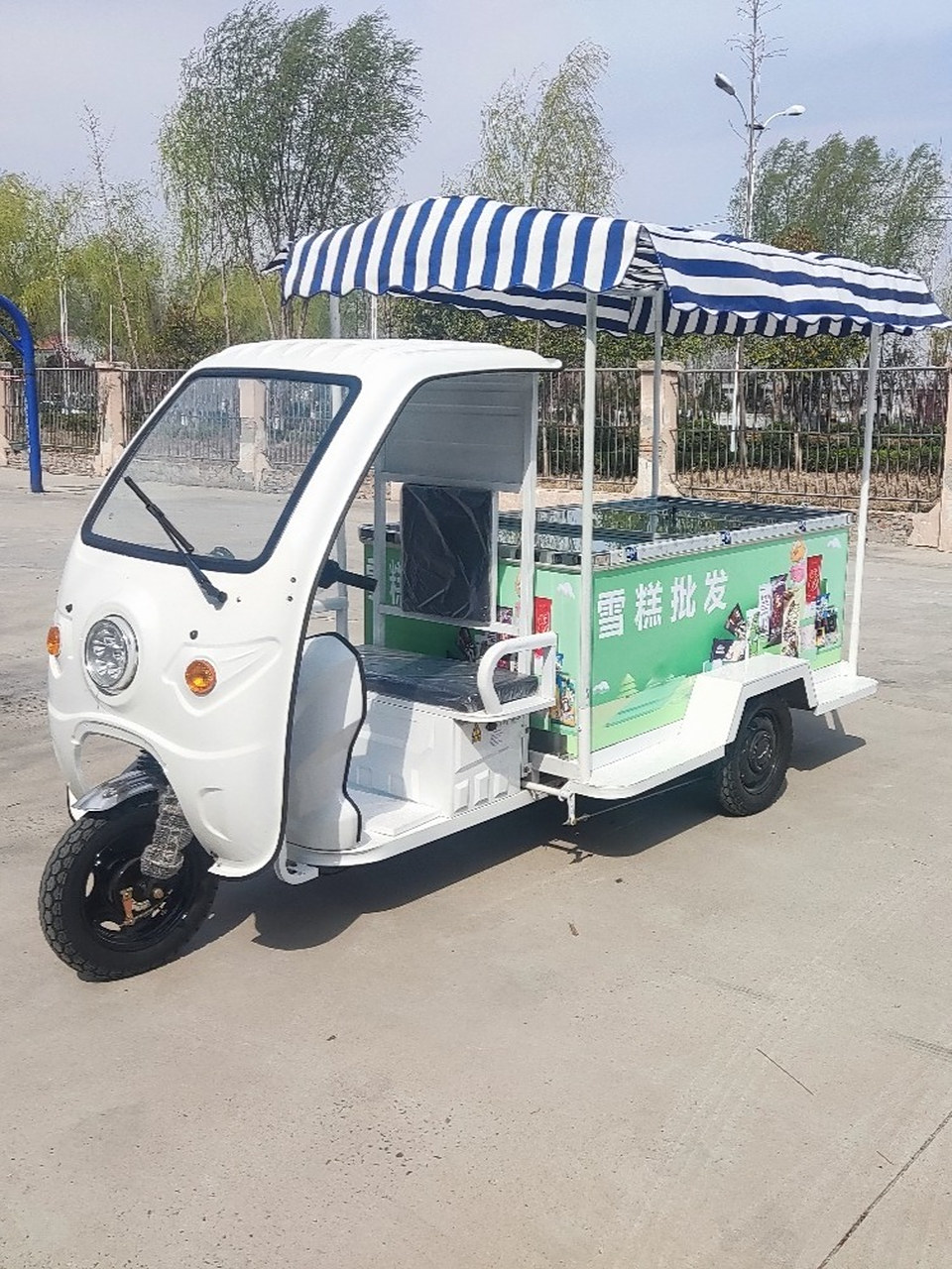 2米冰柜雪糕批发三轮车 流动雪糕车 绿科冷链2米冰柜雪糕车,流动售卖