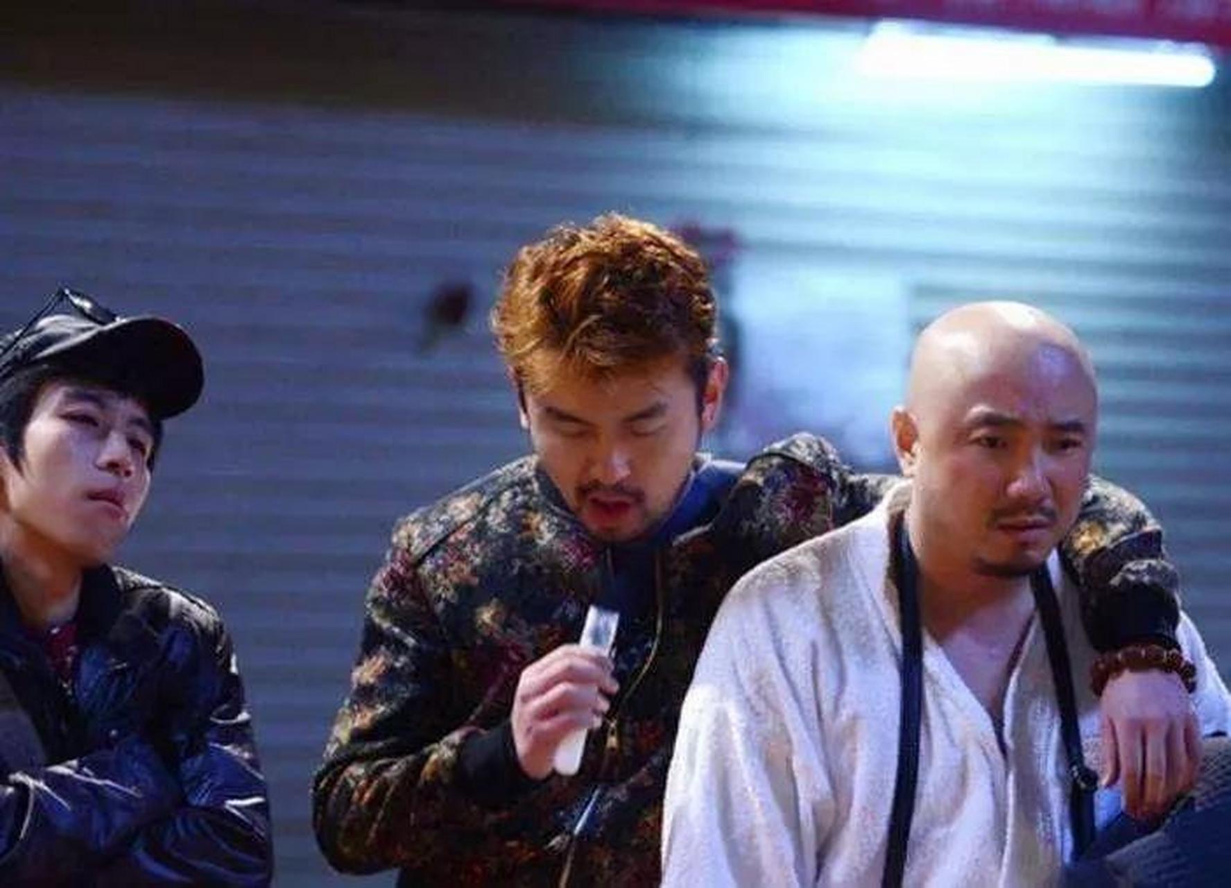 2013年,宁浩筹拍「心花路放」时,打电话给雷佳音:"雷子,我这还差一个