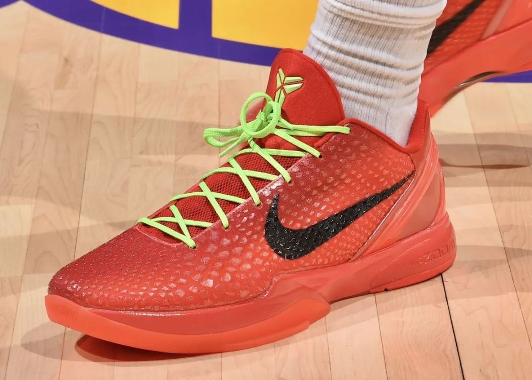 kobe 6反转青蜂侠 nike科比系列的复刻重启,除了传闻中的kobe 4 pro