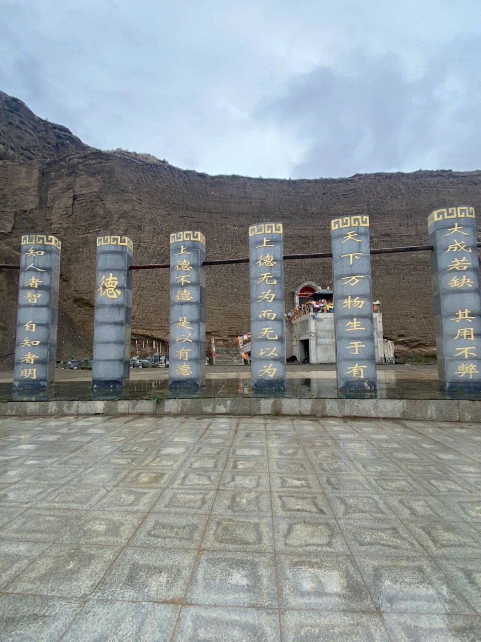 昆仑山无极龙凤宫 青海省海西州昆仑山无极龙凤宫:为我国海拔较高的