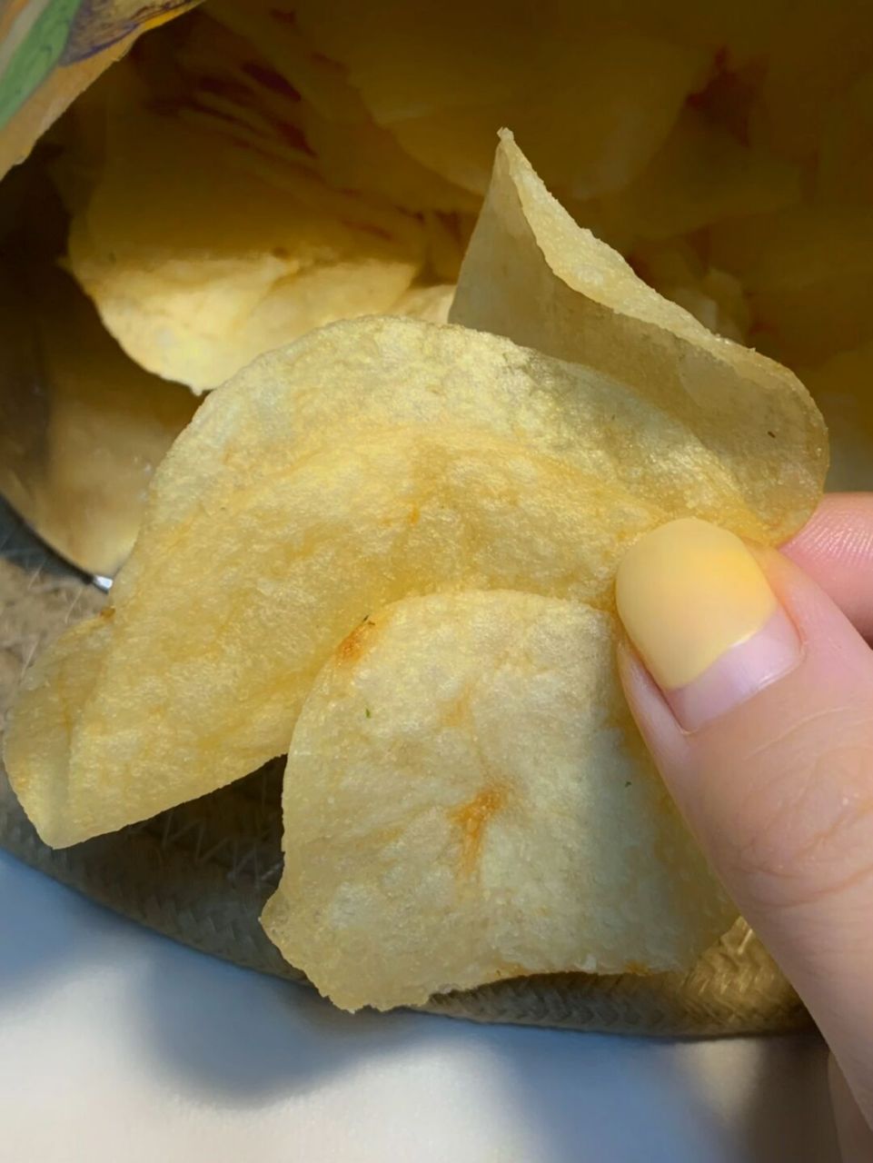 这个黄油薯片好吃到舔手指01 蜂蜜黄油味好浓…吃完沾我一手奶香 没
