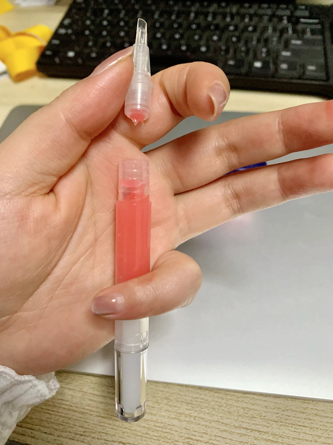 凡士林唇膏用手抹吗(为什么凡士林唇膏越用越干) 凡士林唇膏用手抹吗(为什么凡士林唇膏越用越干)