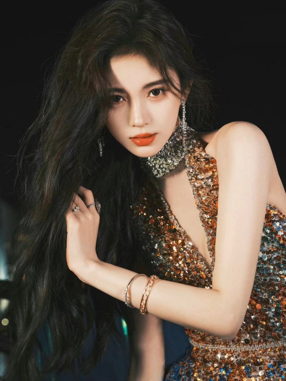 每次看到小鞠的图都会被惊艳到,颜值这块真的就不说了,发量这方面真