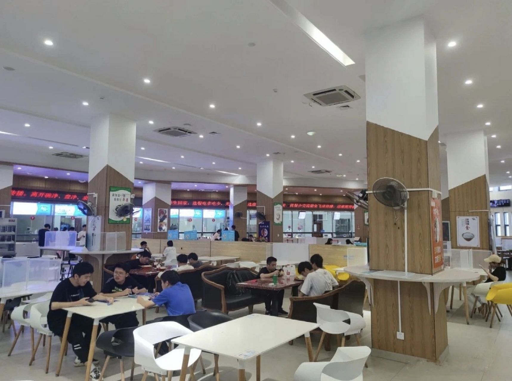 浙江东方职业技术学院 浙江东方职业技术学院是直属温州市人民政府